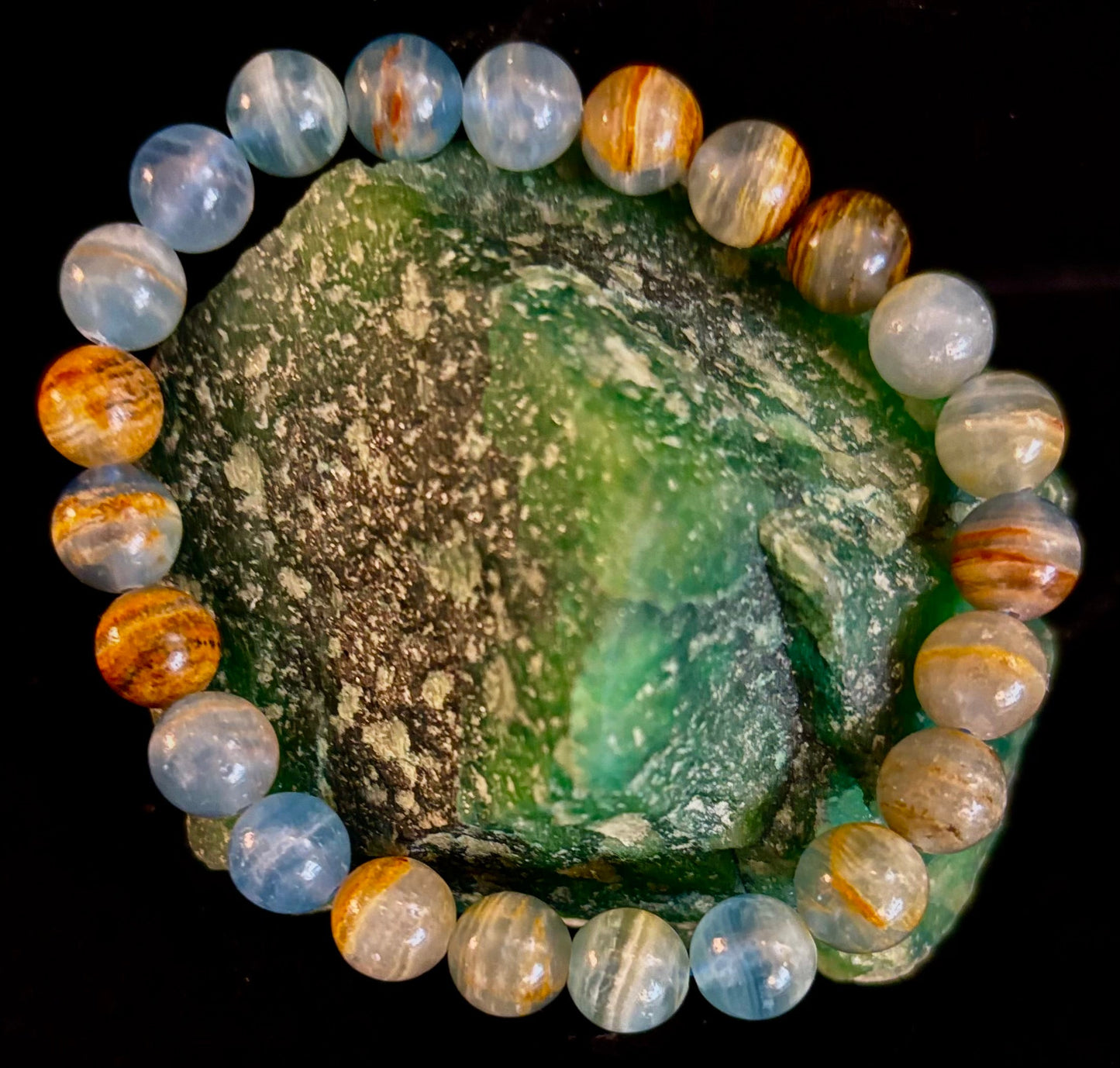 Pulsera de calcita lemuriana de Aquatine - Cuentas de 8 mm y 10 mm (muñecas medianas)
