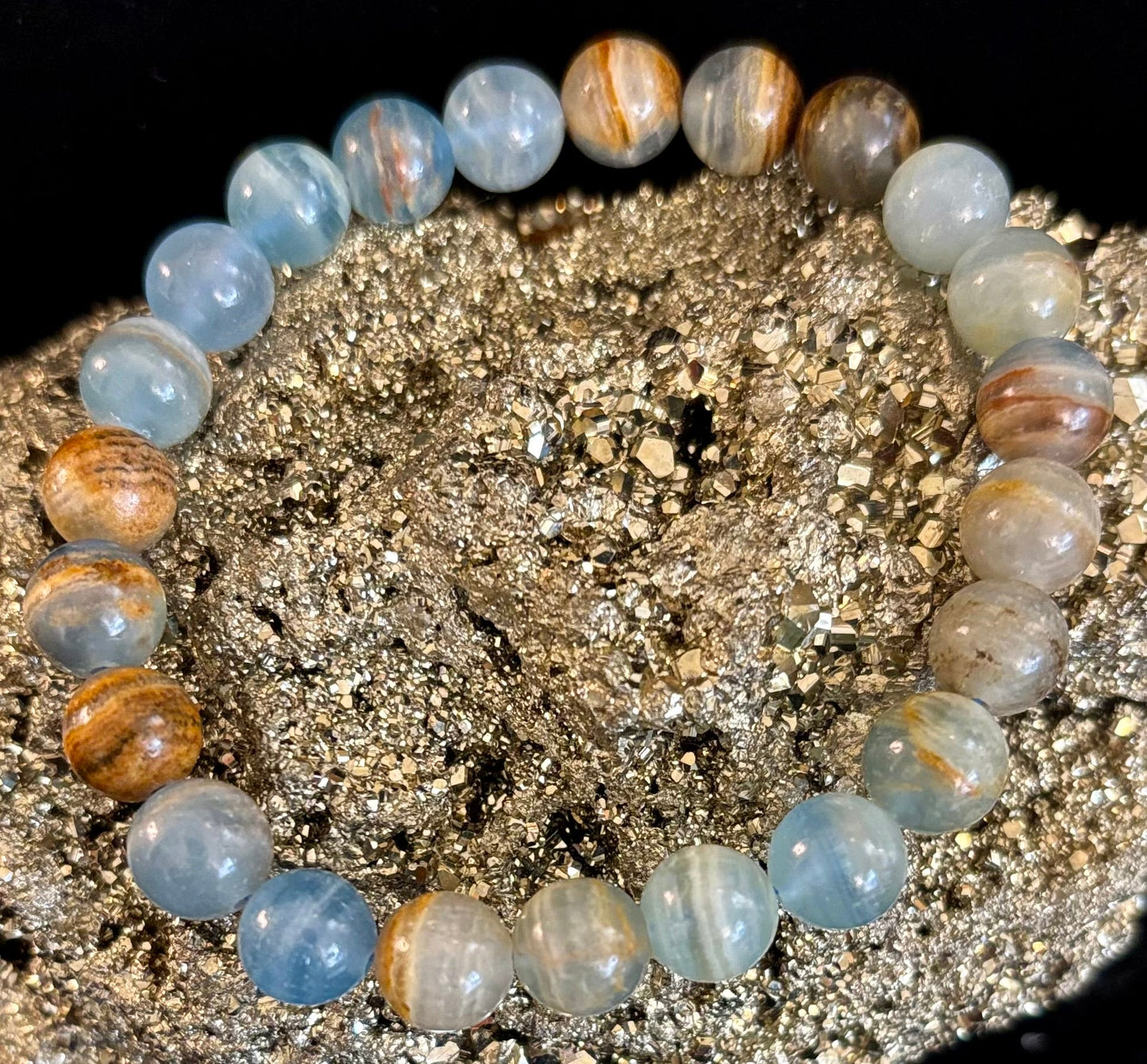 Pulsera de calcita lemuriana de Aquatine - Cuentas de 8 mm y 10 mm (muñecas medianas)