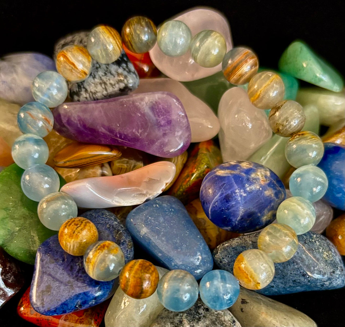 Pulsera de calcita lemuriana de Aquatine - Cuentas de 8 mm y 10 mm (muñecas medianas)