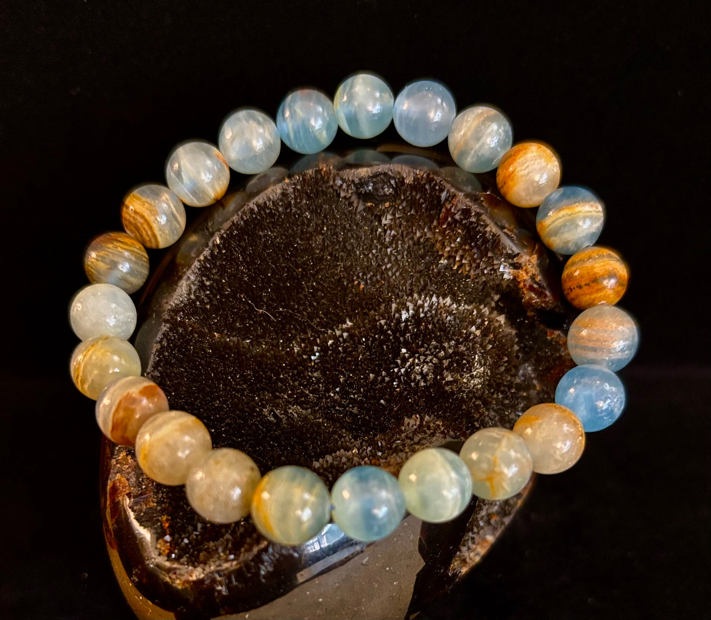 Pulsera de calcita lemuriana de Aquatine - Cuentas de 8 mm y 10 mm (muñecas medianas)