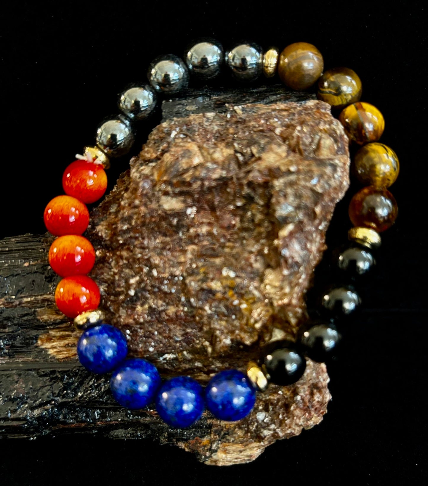 Atrae riqueza y emana confianza: Pulsera de ojo de tigre, lapislázuli y madera (para muñecas pequeñas a medianas)