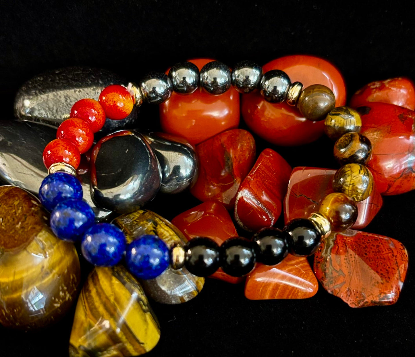 Atrae riqueza y emana confianza: Pulsera de ojo de tigre, lapislázuli y madera (para muñecas pequeñas a medianas)