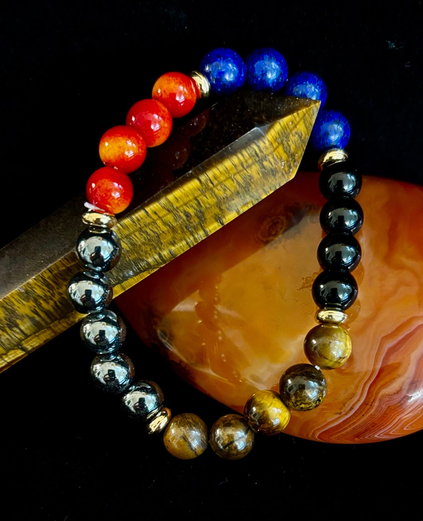 Atrae riqueza y emana confianza: Pulsera de ojo de tigre, lapislázuli y madera (para muñecas pequeñas a medianas)