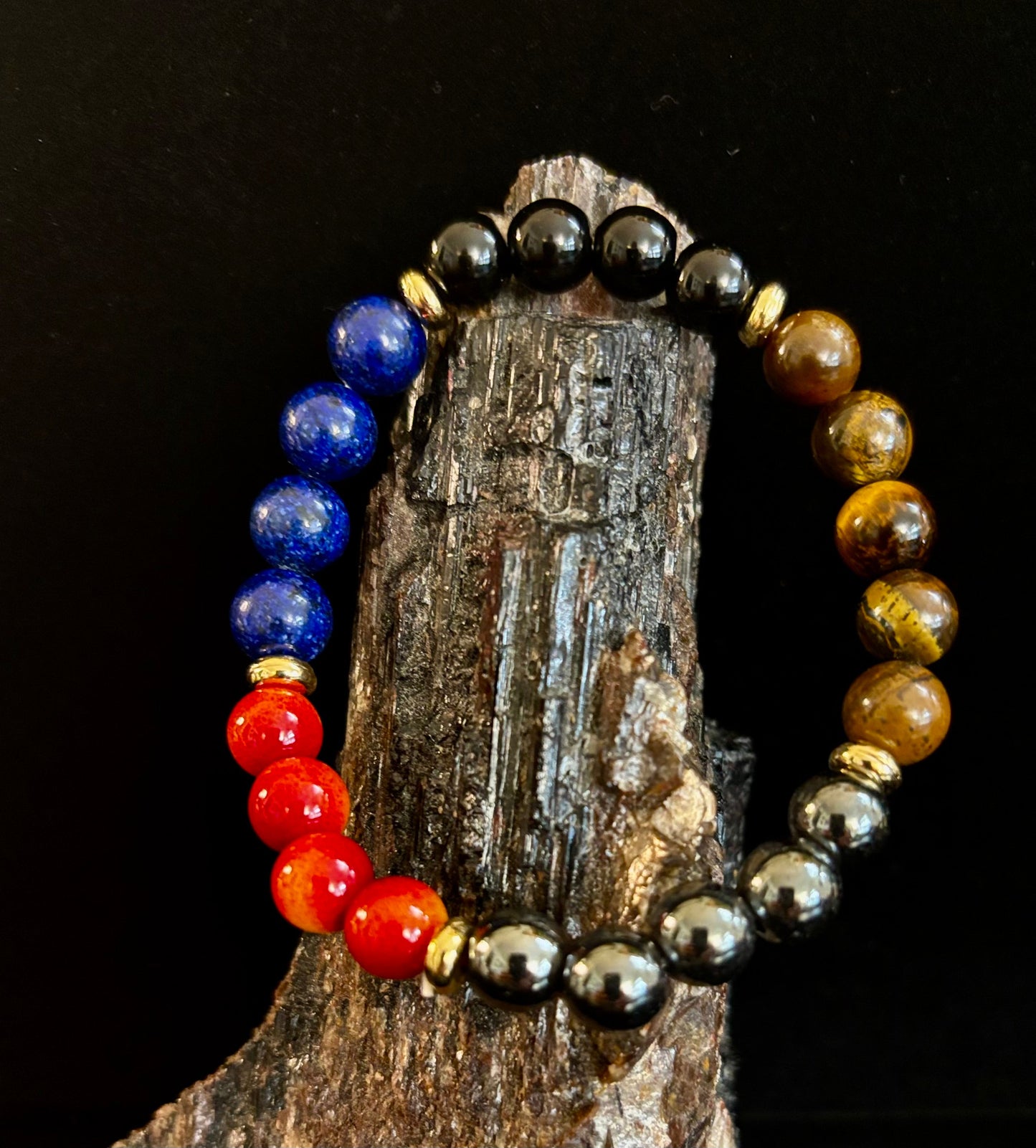 Atrae riqueza y emana confianza: Pulsera de ojo de tigre, lapislázuli y madera (para muñecas pequeñas a medianas)