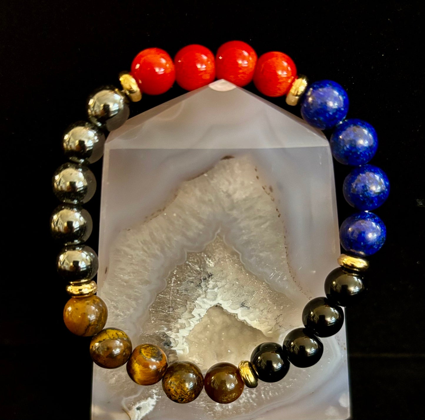 Atrae riqueza y emana confianza: Pulsera de ojo de tigre, lapislázuli y madera (para muñecas pequeñas a medianas)