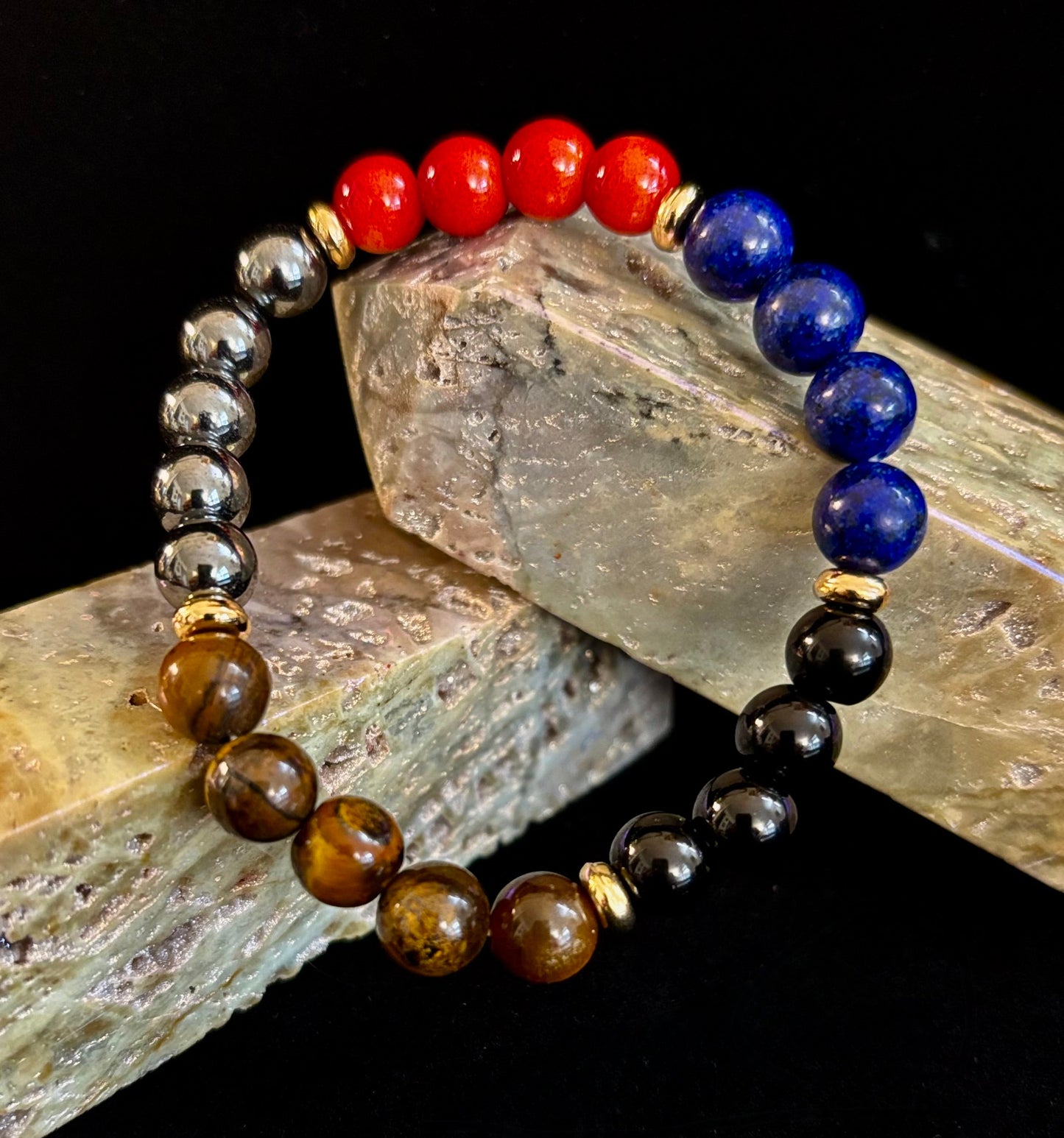 Atrae riqueza y emana confianza: Pulsera de ojo de tigre, lapislázuli y madera (para muñecas pequeñas a medianas)