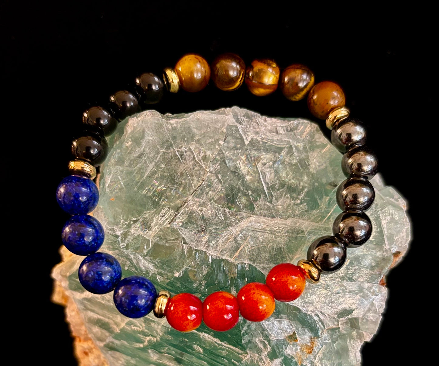 Atrae riqueza y emana confianza: Pulsera de ojo de tigre, lapislázuli y madera (para muñecas pequeñas a medianas)