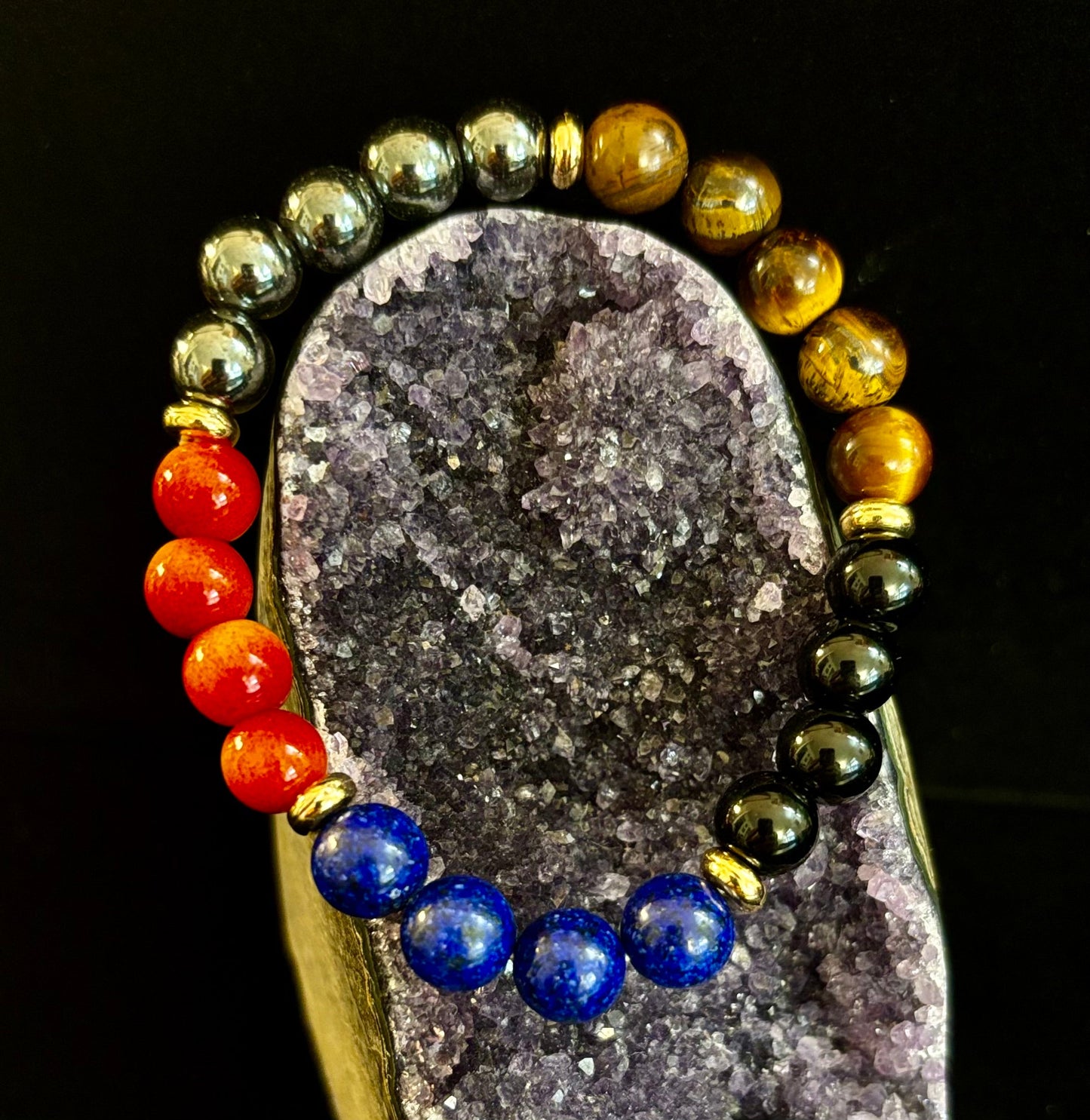 Atrae riqueza y emana confianza: Pulsera de ojo de tigre, lapislázuli y madera (para muñecas pequeñas a medianas)