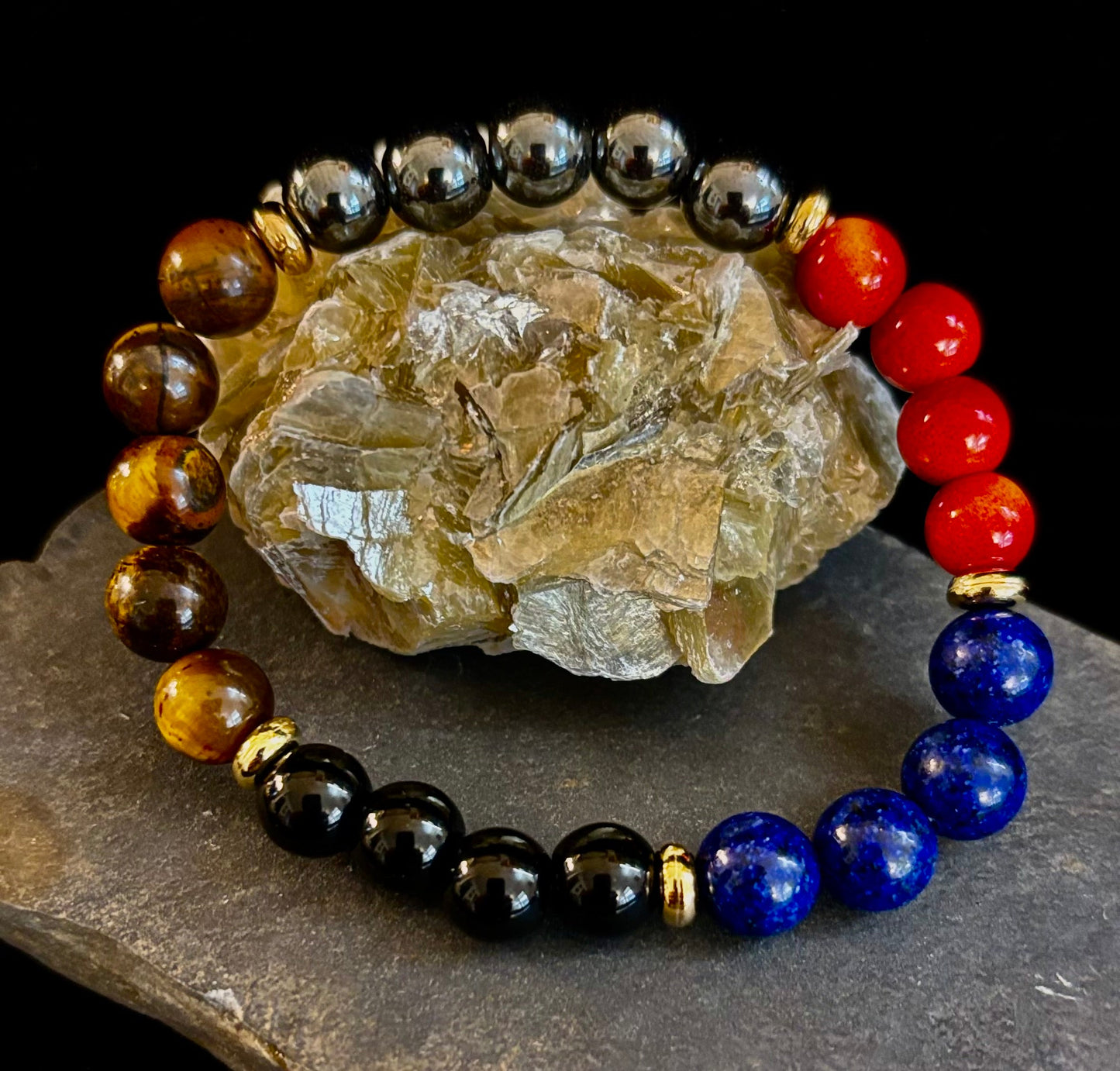 Atrae riqueza y emana confianza: Pulsera de ojo de tigre, lapislázuli y madera (para muñecas pequeñas a medianas)