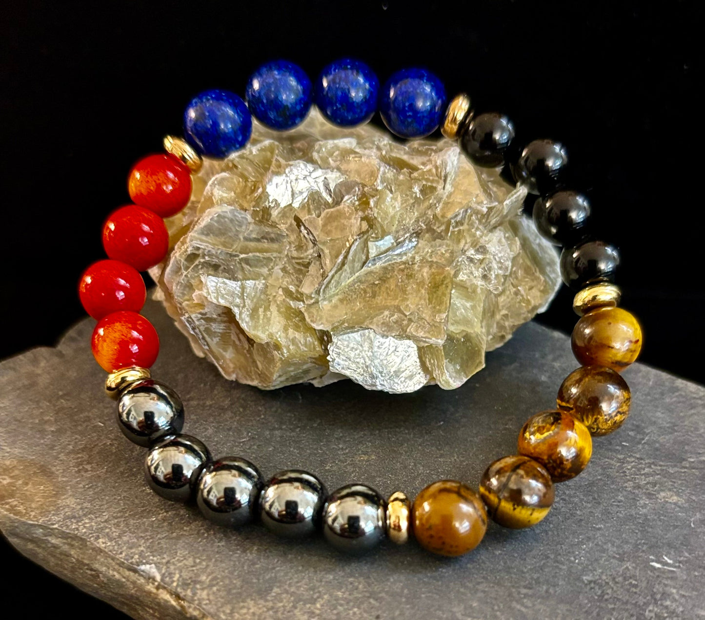 Atrae riqueza y emana confianza: Pulsera de ojo de tigre, lapislázuli y madera (para muñecas pequeñas a medianas)
