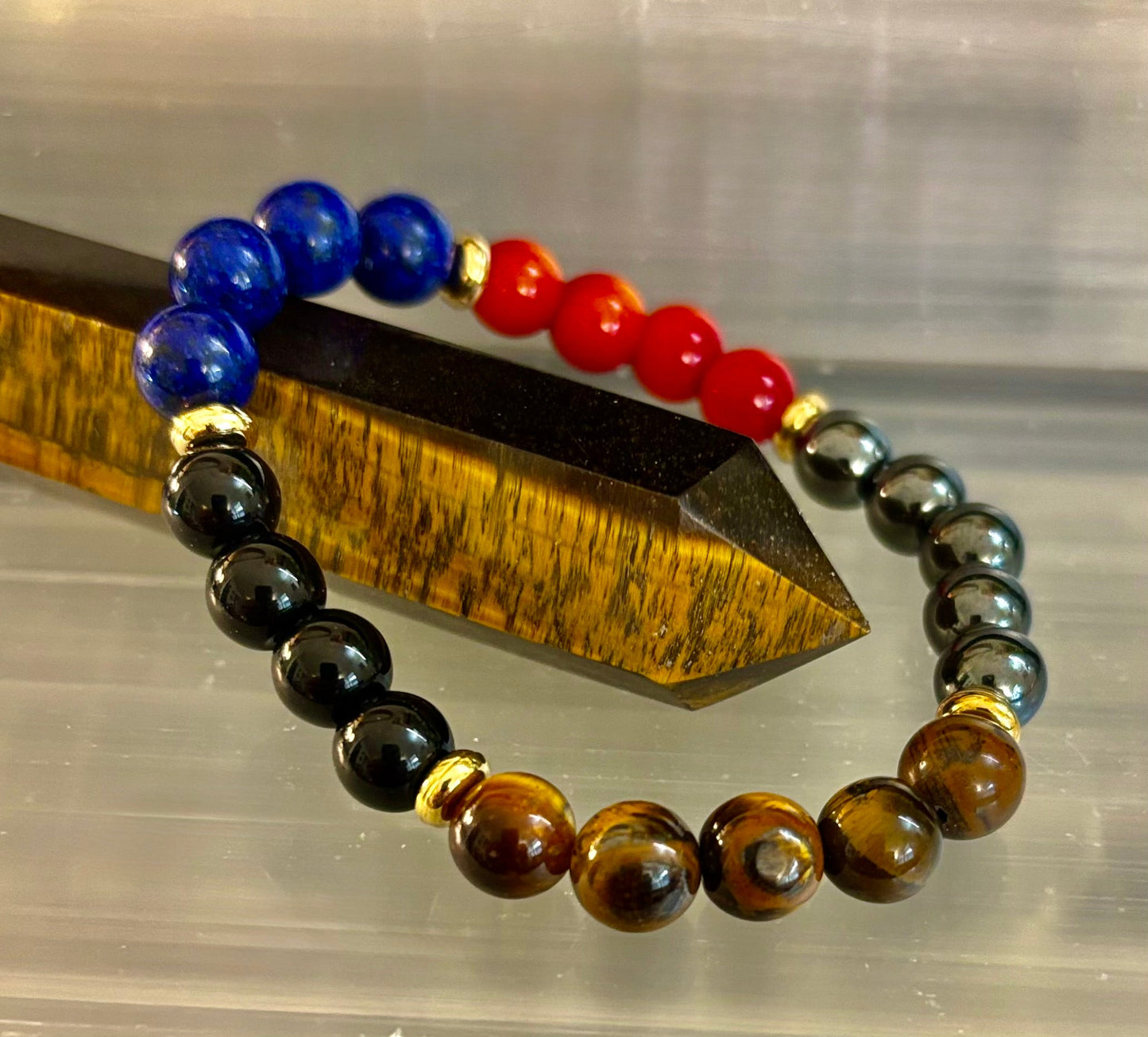 Atrae riqueza y emana confianza: Pulsera de ojo de tigre, lapislázuli y madera (para muñecas pequeñas a medianas)