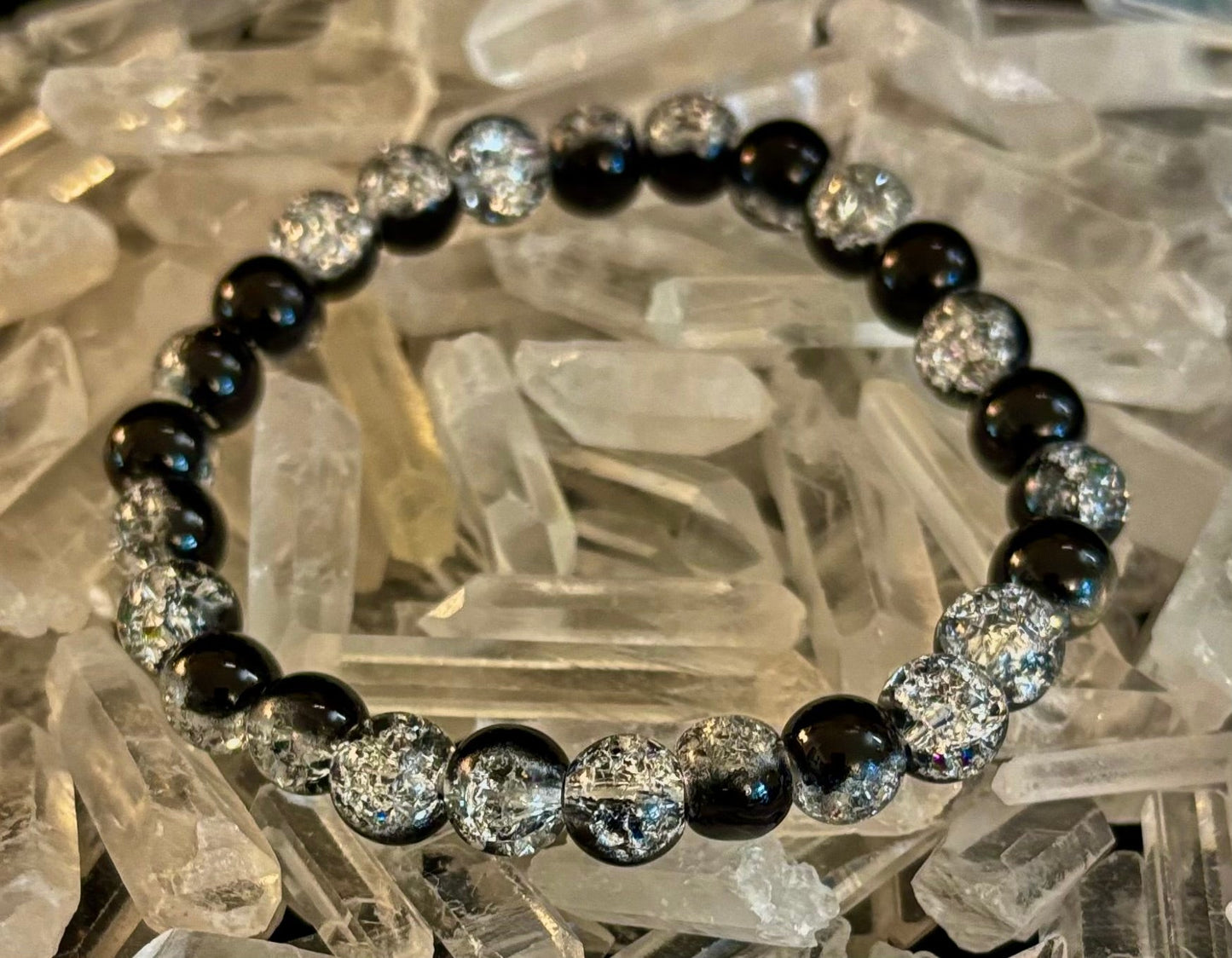 Pulsera de cuentas de vidrio craquelado en blanco y negro – Joyería atrevida para la personalidad de hombres y mujeres