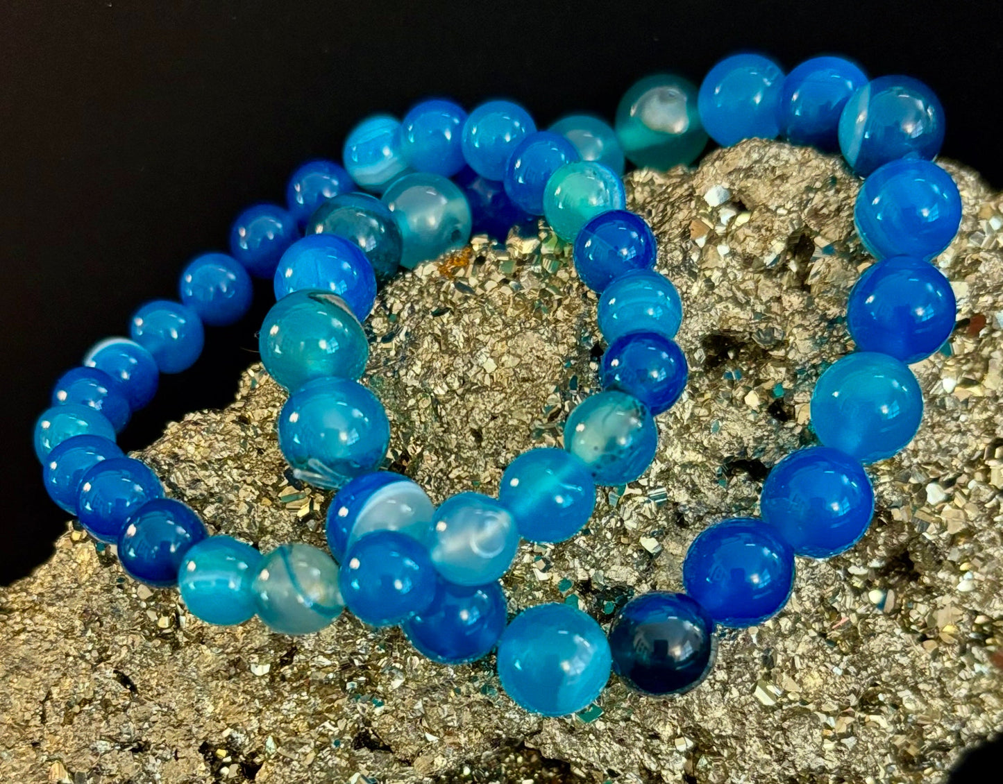 Pulsera Ágata Azul Energía Oceánica Reiki-Infusionada Calma y Comunicación (Muñeca Mediana)