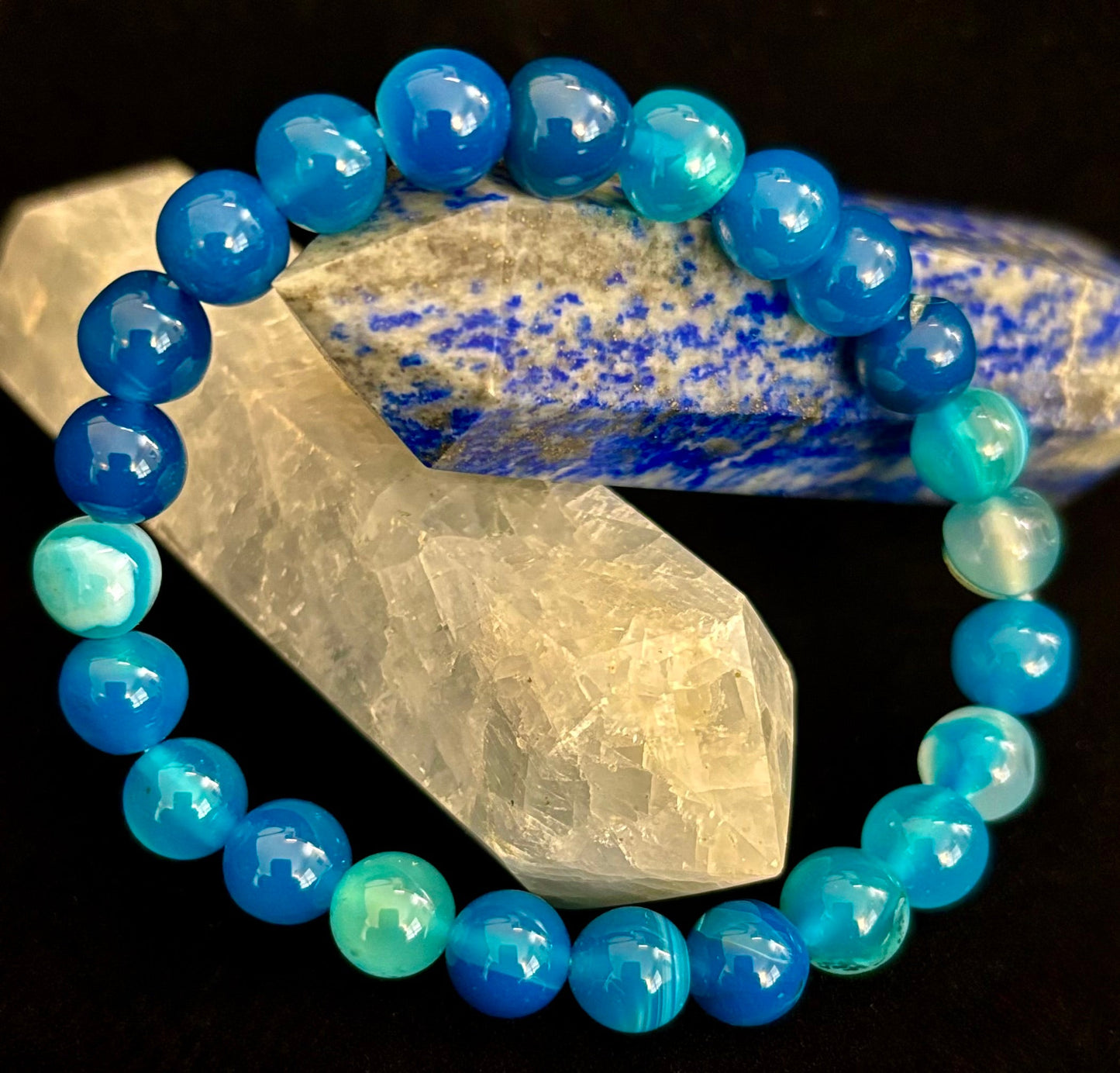 Pulsera Ágata Azul Energía Oceánica Reiki-Infusionada Calma y Comunicación (Muñeca Mediana)