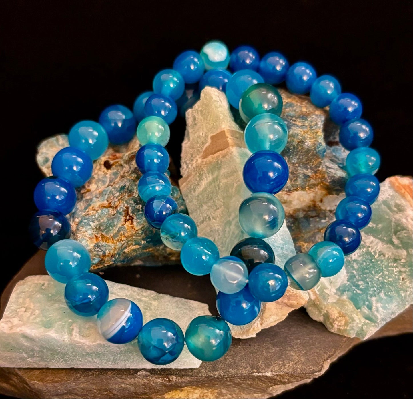 Pulsera Ágata Azul Energía Oceánica Reiki-Infusionada Calma y Comunicación (Muñeca Mediana)