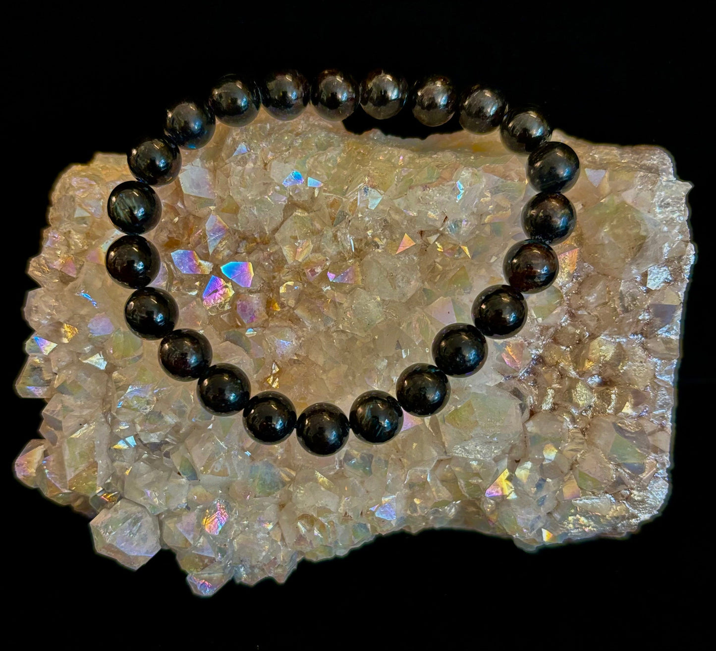 Despierta el poder interior con una pulsera de astrophyllite (arfvedsonita) natural