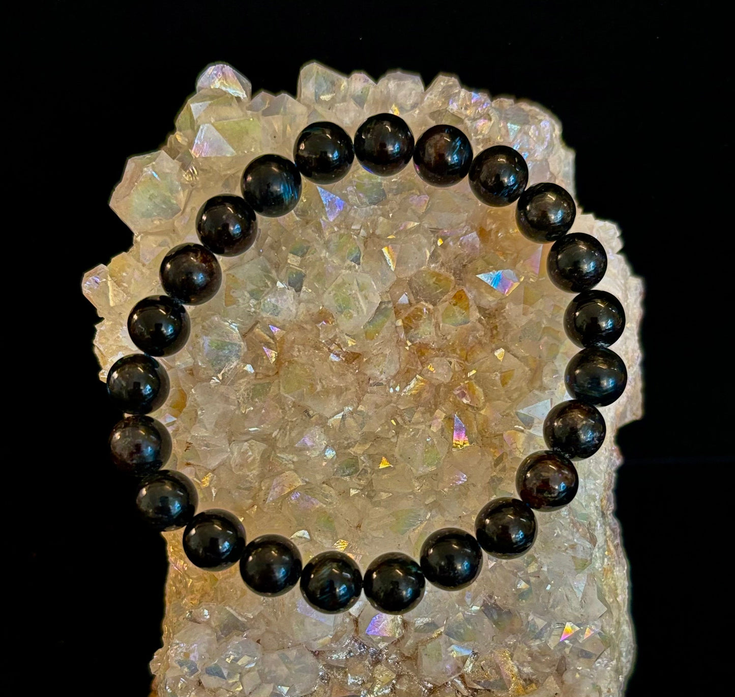 Despierta el poder interior con una pulsera de astrophyllite (arfvedsonita) natural