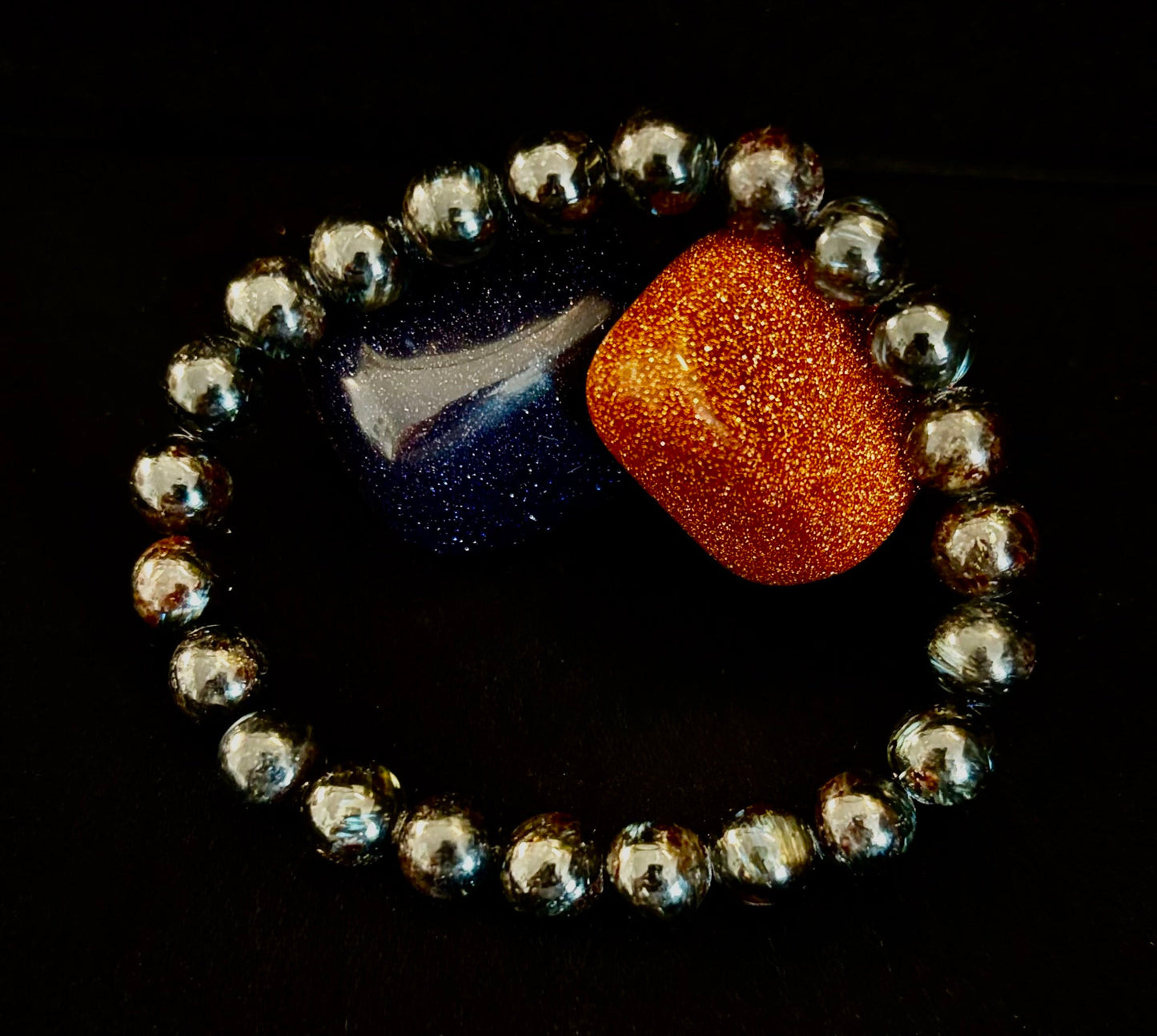 Despierta el poder interior con una pulsera de astrophyllite (arfvedsonita) natural