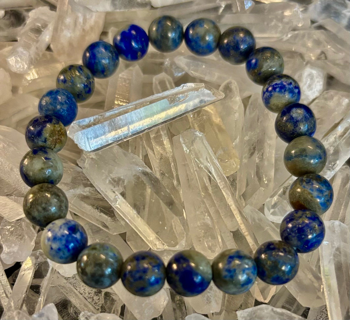 Pulsera Curativa de Lapislázuli – Sabiduría, Verdad y Fuerza Interior