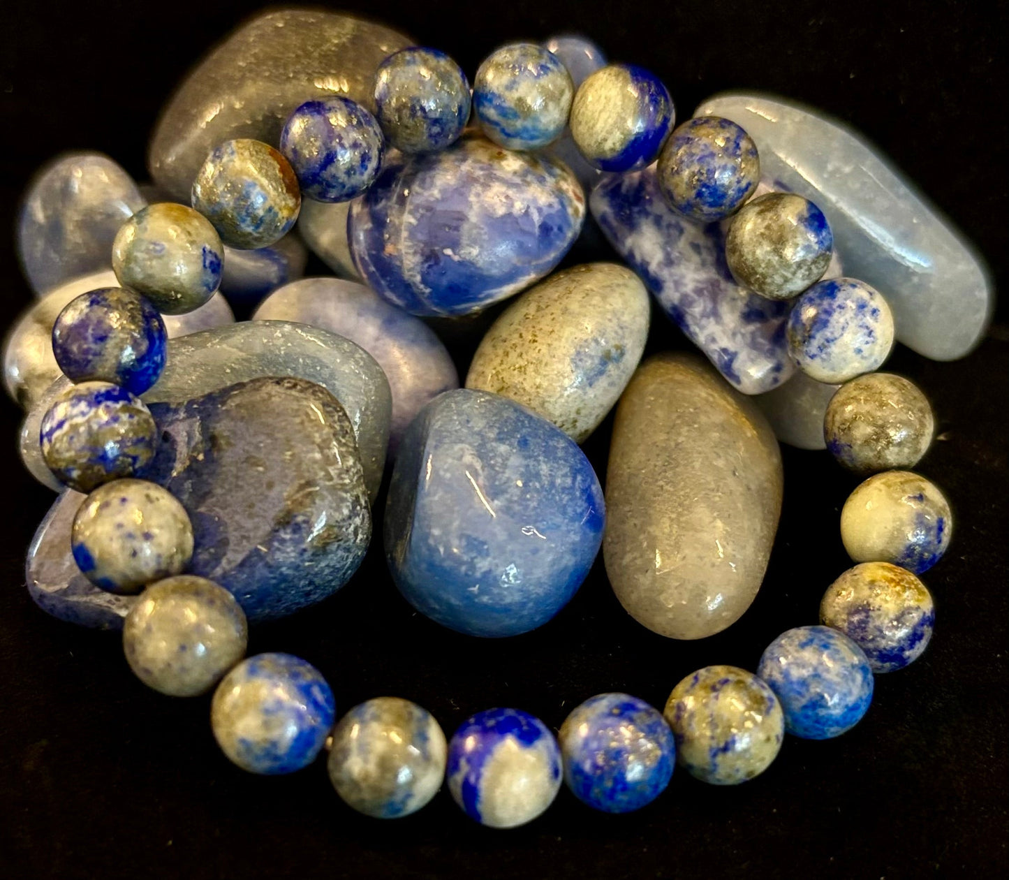 Pulsera Curativa de Lapislázuli – Sabiduría, Verdad y Fuerza Interior