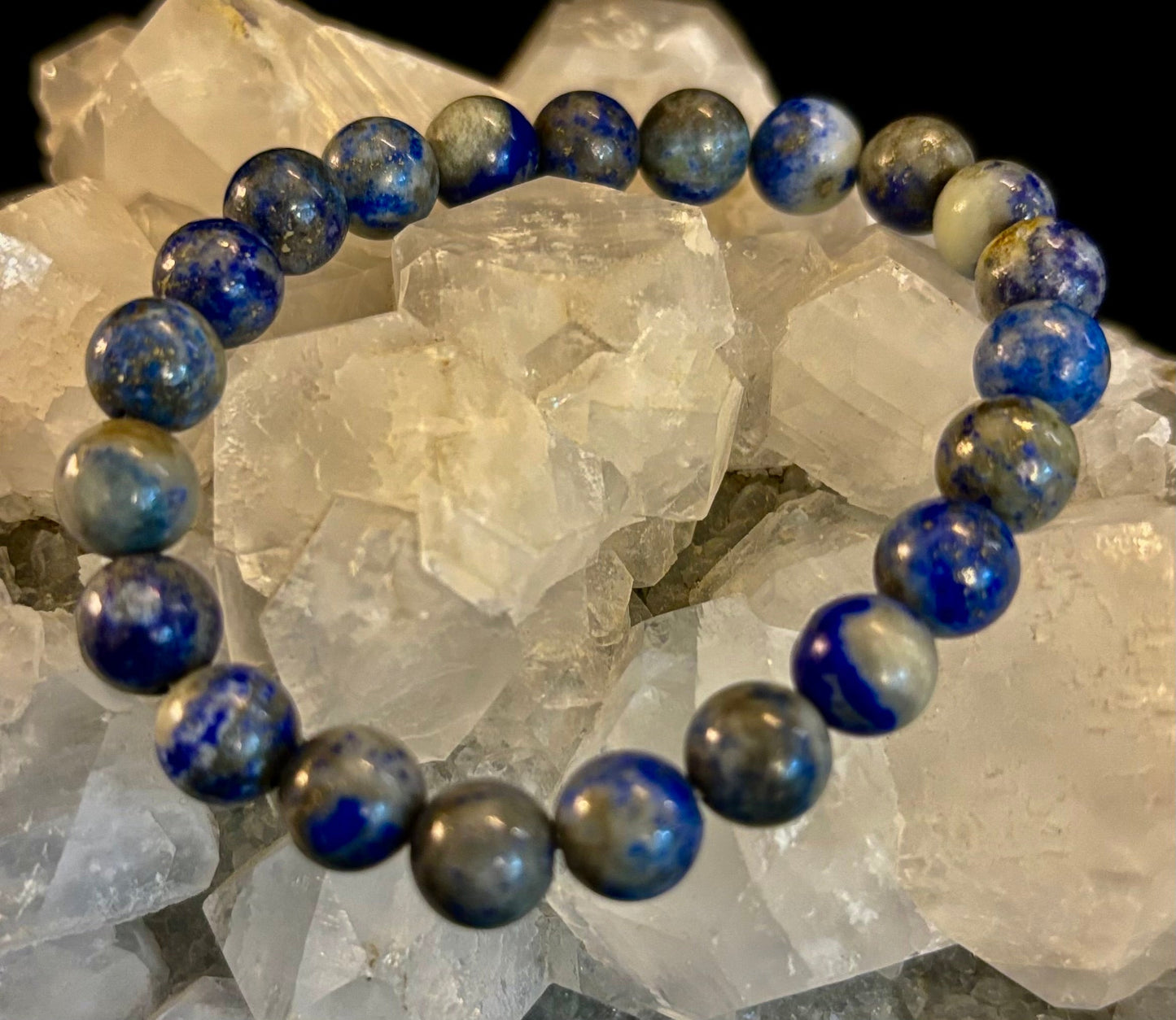 Pulsera Curativa de Lapislázuli – Sabiduría, Verdad y Fuerza Interior