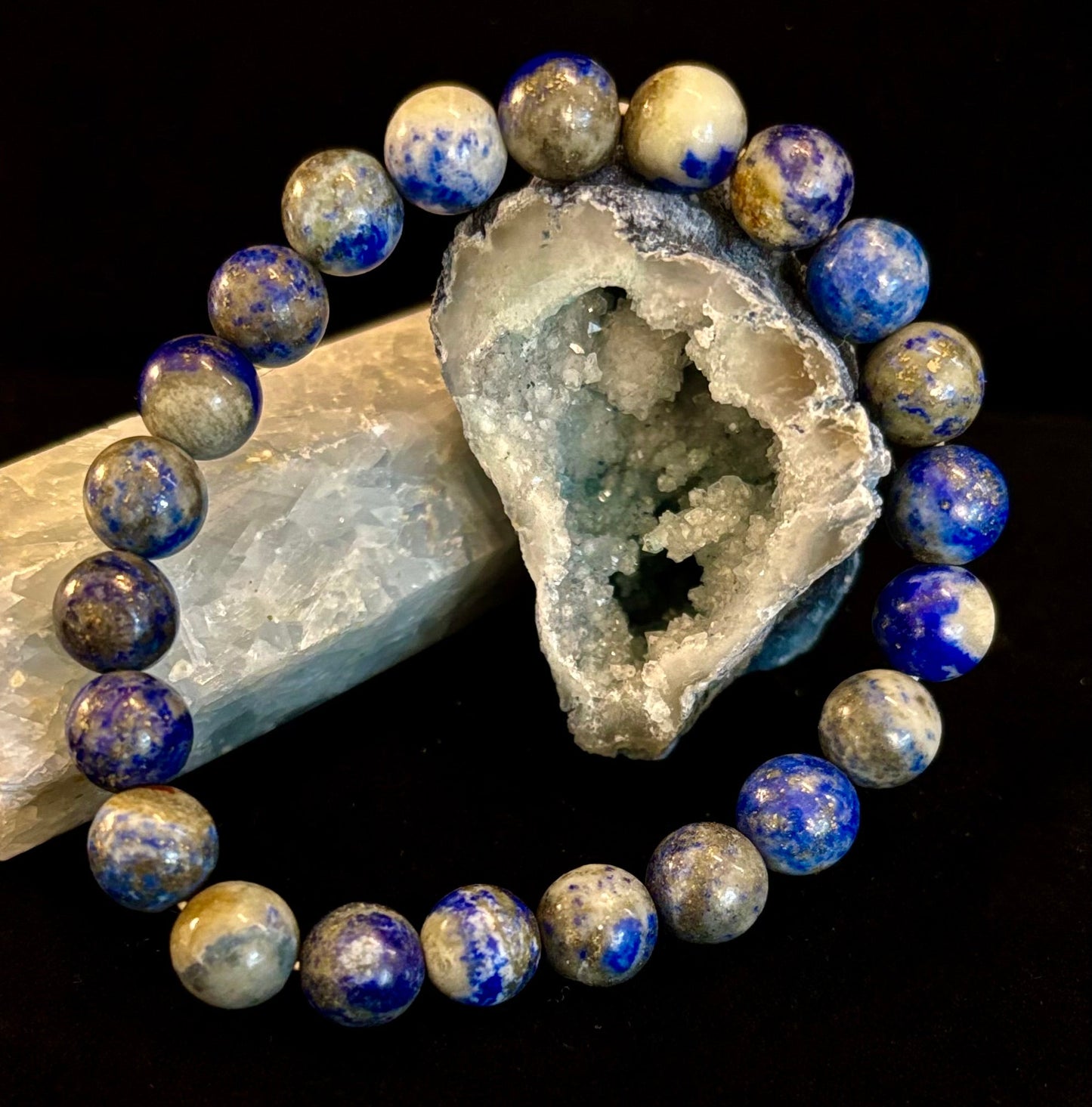Pulsera Curativa de Lapislázuli – Sabiduría, Verdad y Fuerza Interior