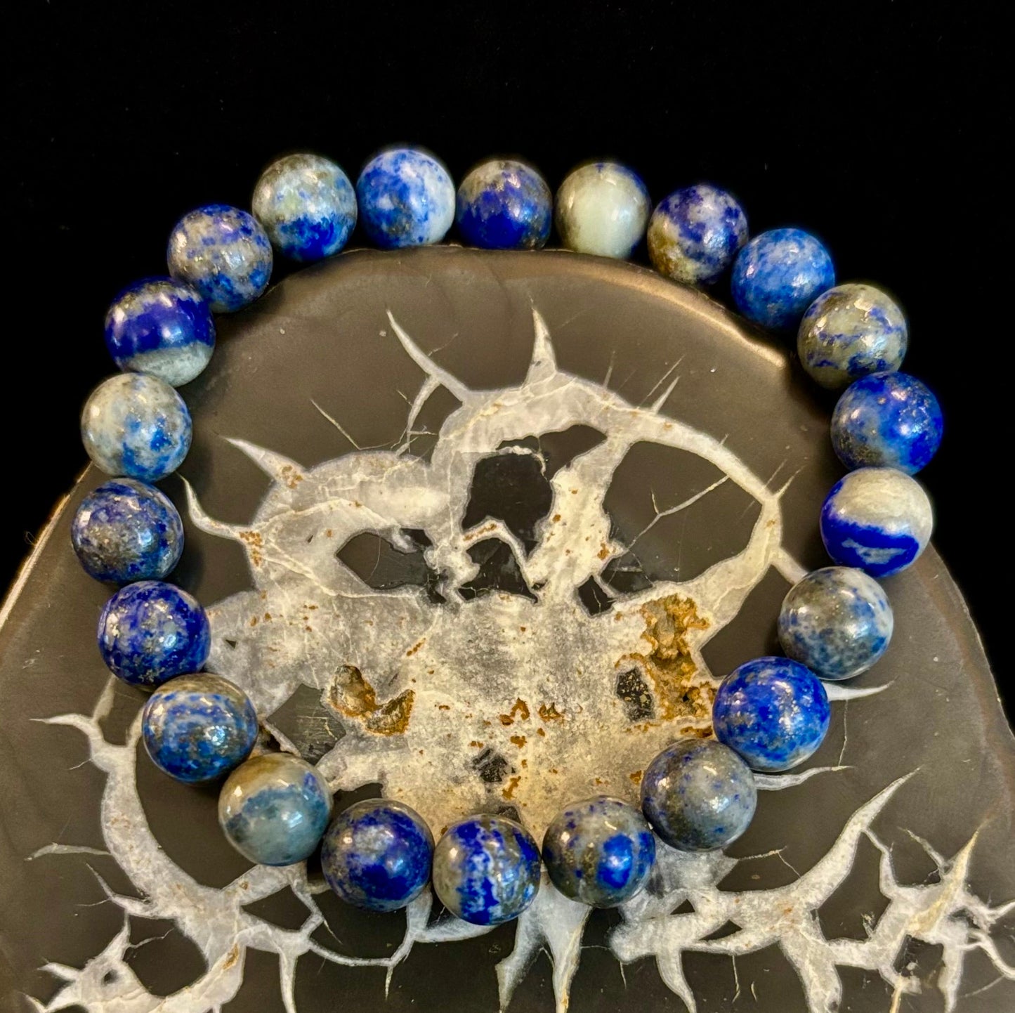 Pulsera Curativa de Lapislázuli – Sabiduría, Verdad y Fuerza Interior