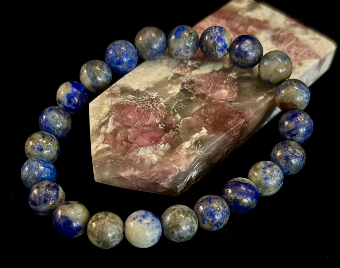 Pulsera Curativa de Lapislázuli – Sabiduría, Verdad y Fuerza Interior