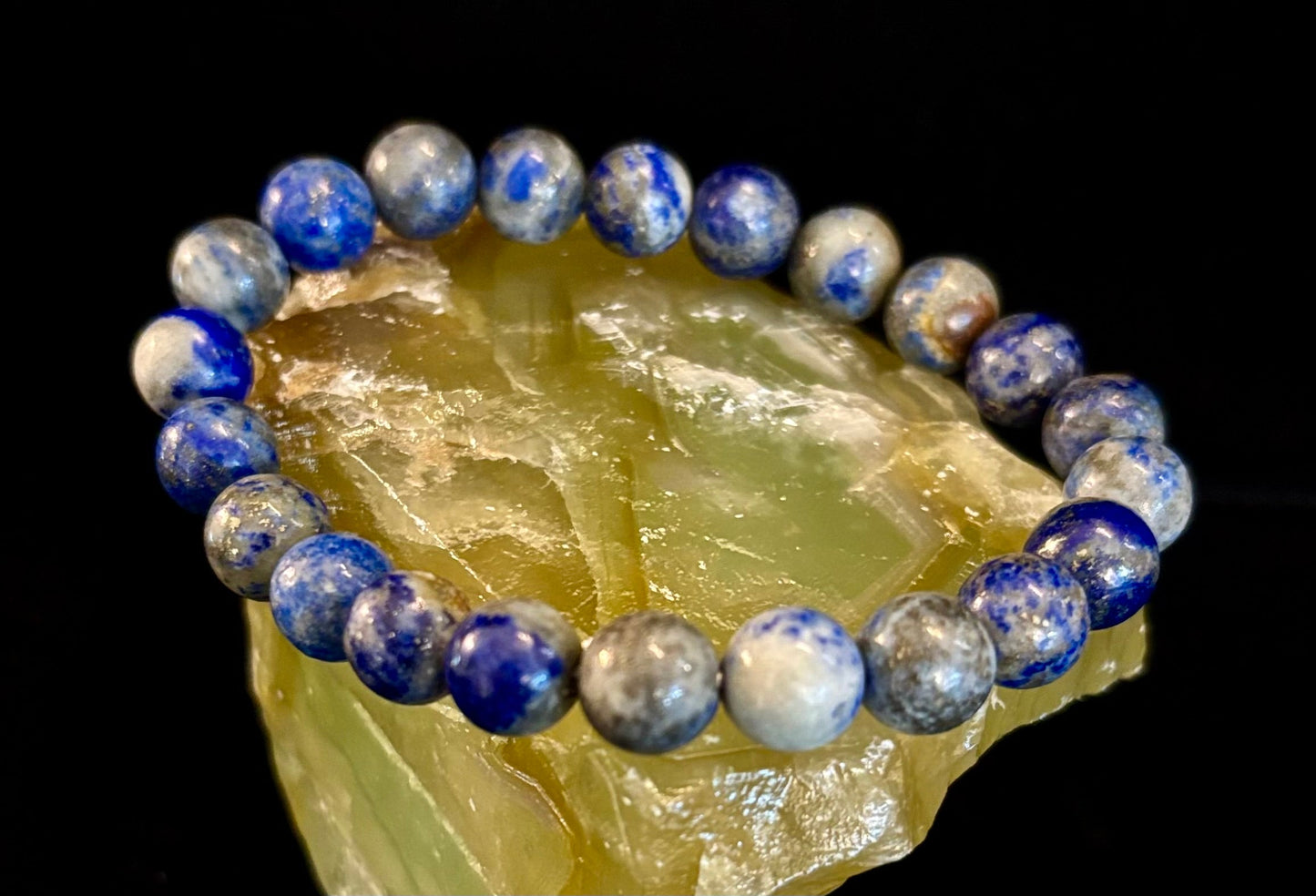 Pulsera Curativa de Lapislázuli – Sabiduría, Verdad y Fuerza Interior