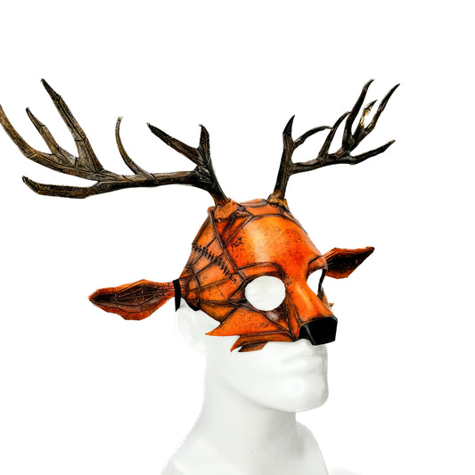 Mascarilla geométrica de ciervo de cuero genuino en tono Sienna