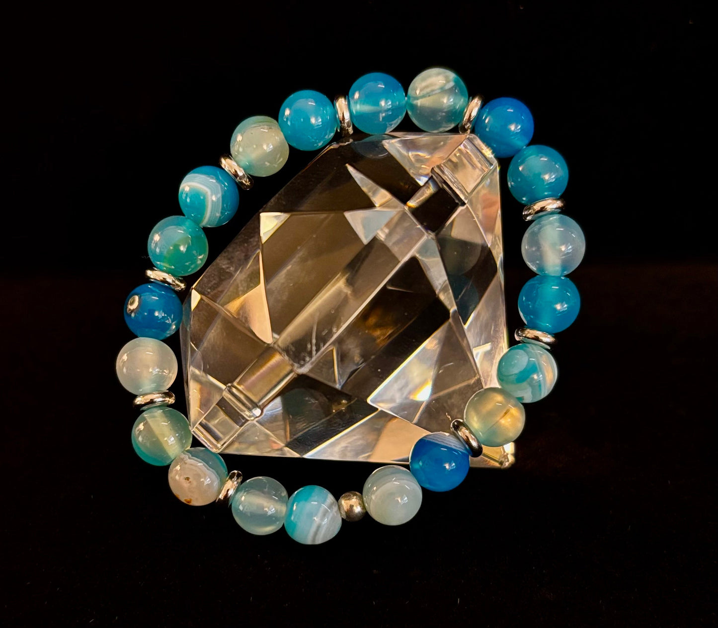 Pulsera de Ágata Azul Rayada – Energía Calmante para Muñecas Pequeñas a Medianas