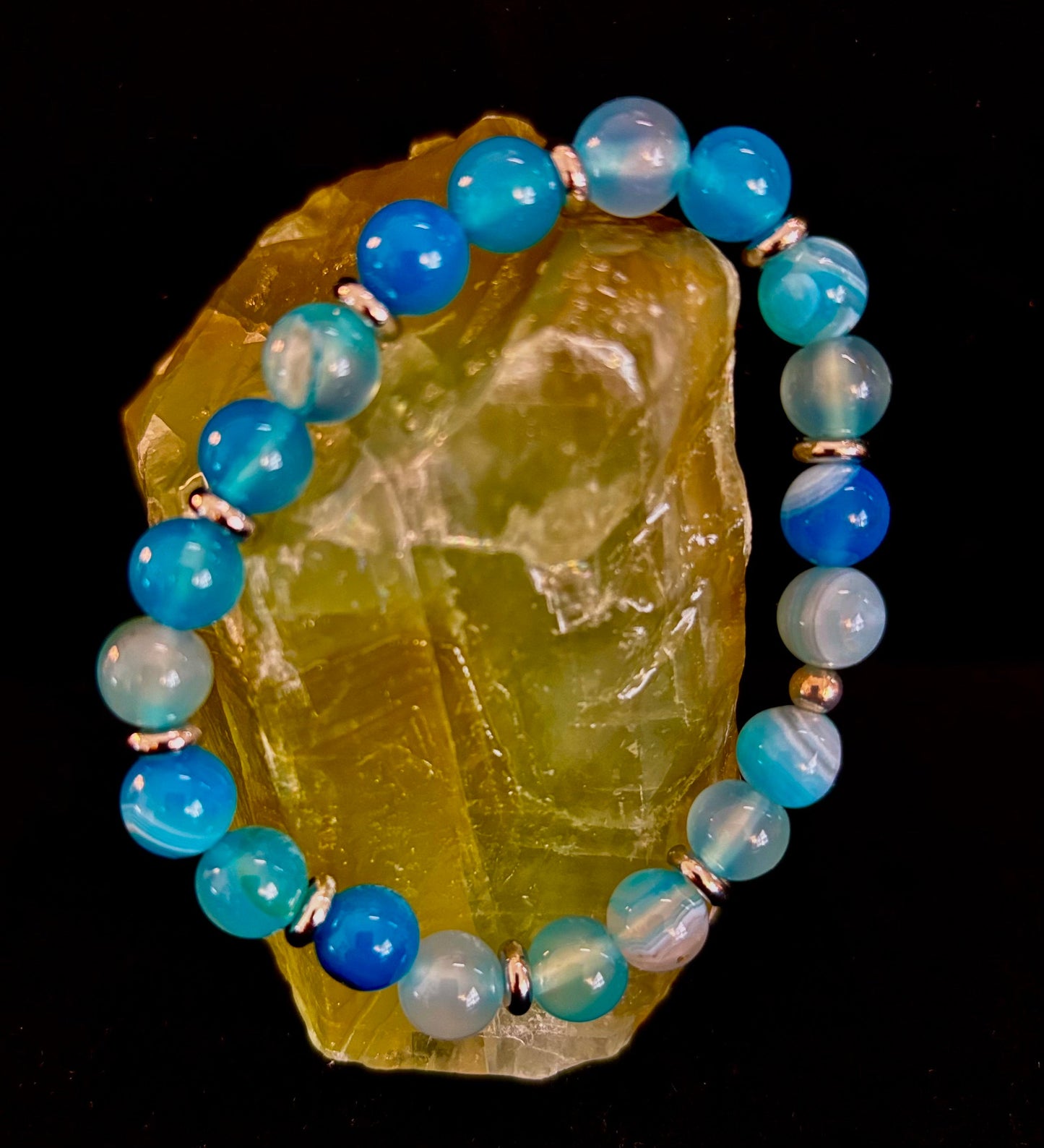 Pulsera de Ágata Azul Rayada – Energía Calmante para Muñecas Pequeñas a Medianas