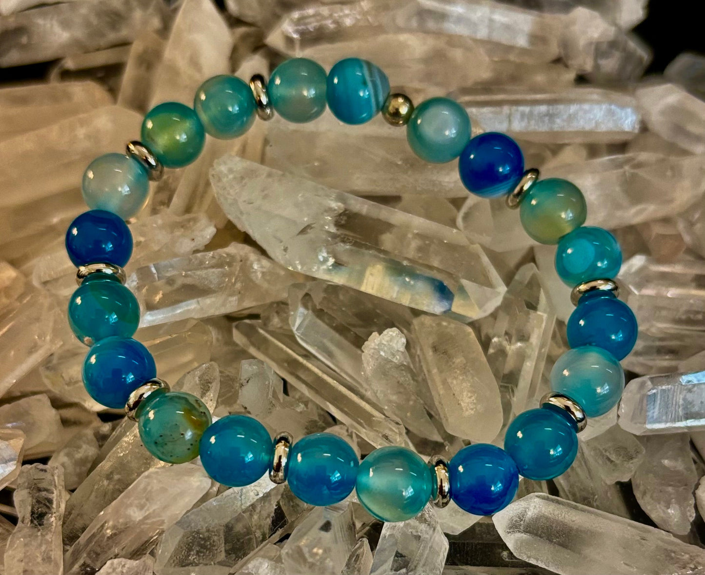 Pulsera de Ágata Azul Rayada – Energía Calmante para Muñecas Pequeñas a Medianas
