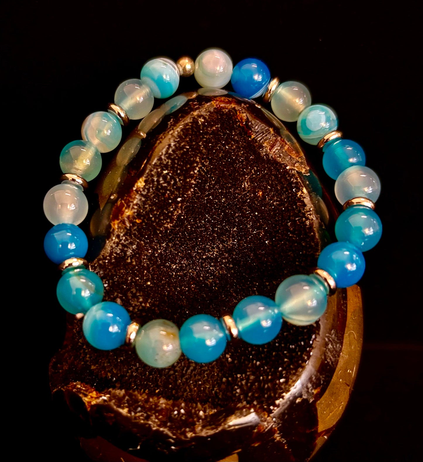 Pulsera de Ágata Azul Rayada – Energía Calmante para Muñecas Pequeñas a Medianas