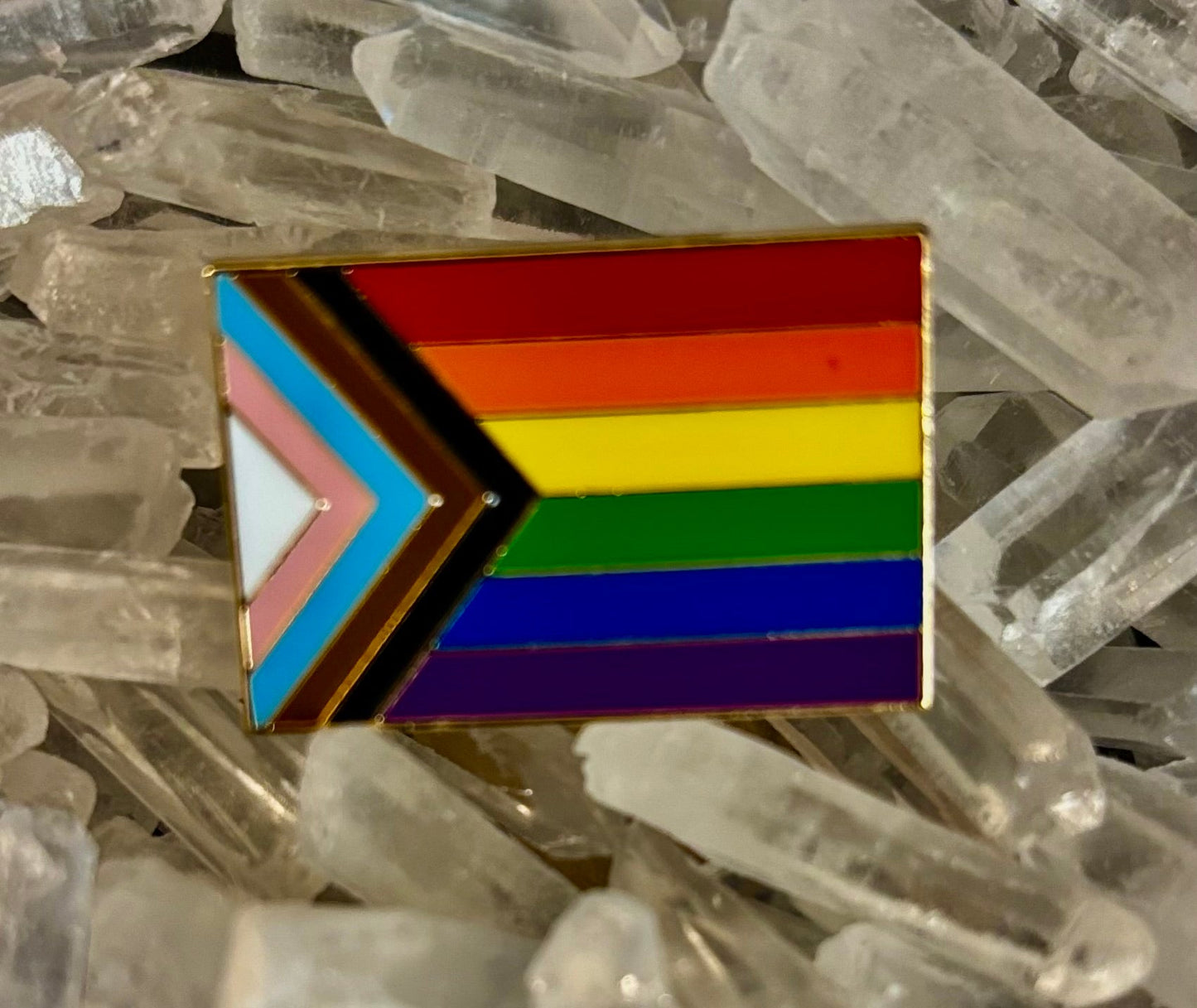 Pin Esmaltado de la Bandera Arcoíris del Orgullo LGBTQ+ – Muchos Estilos Fabulosos