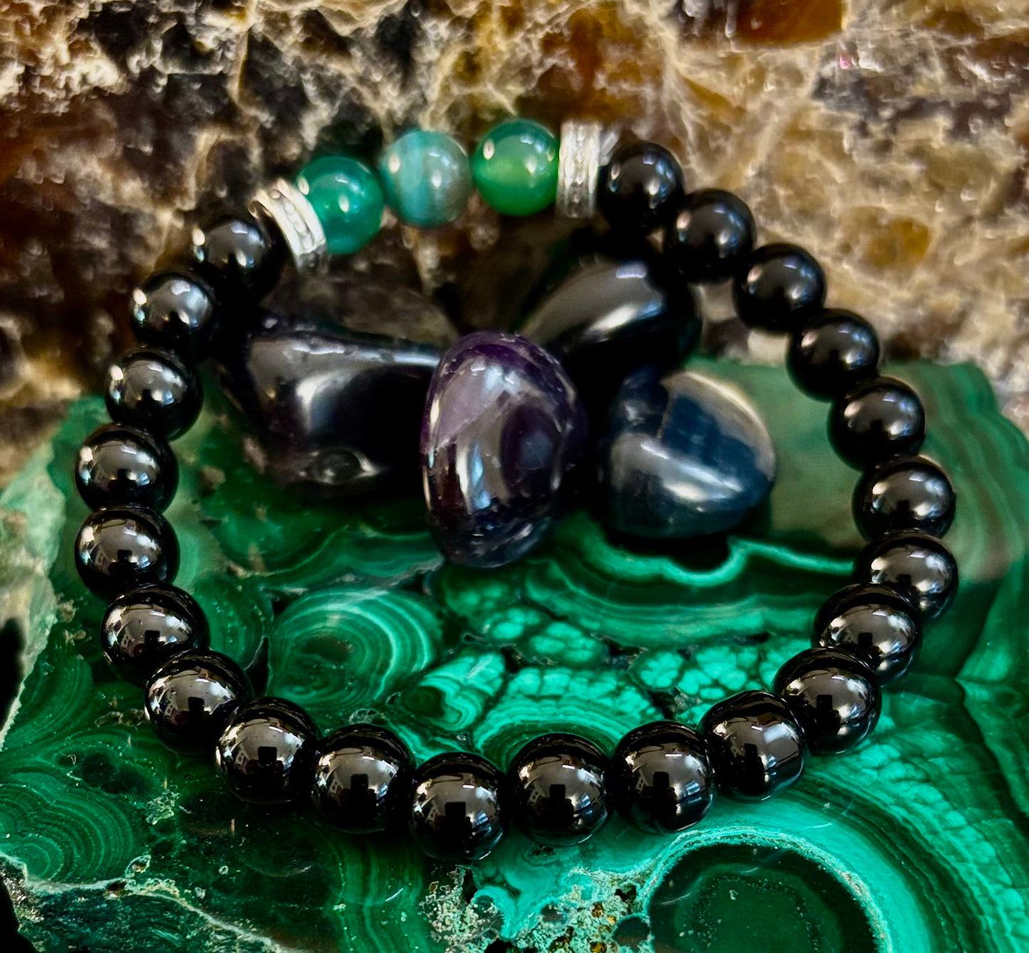Pulsera Elástica de Piedra Natural Verde – Hecha a Mano en Turquía