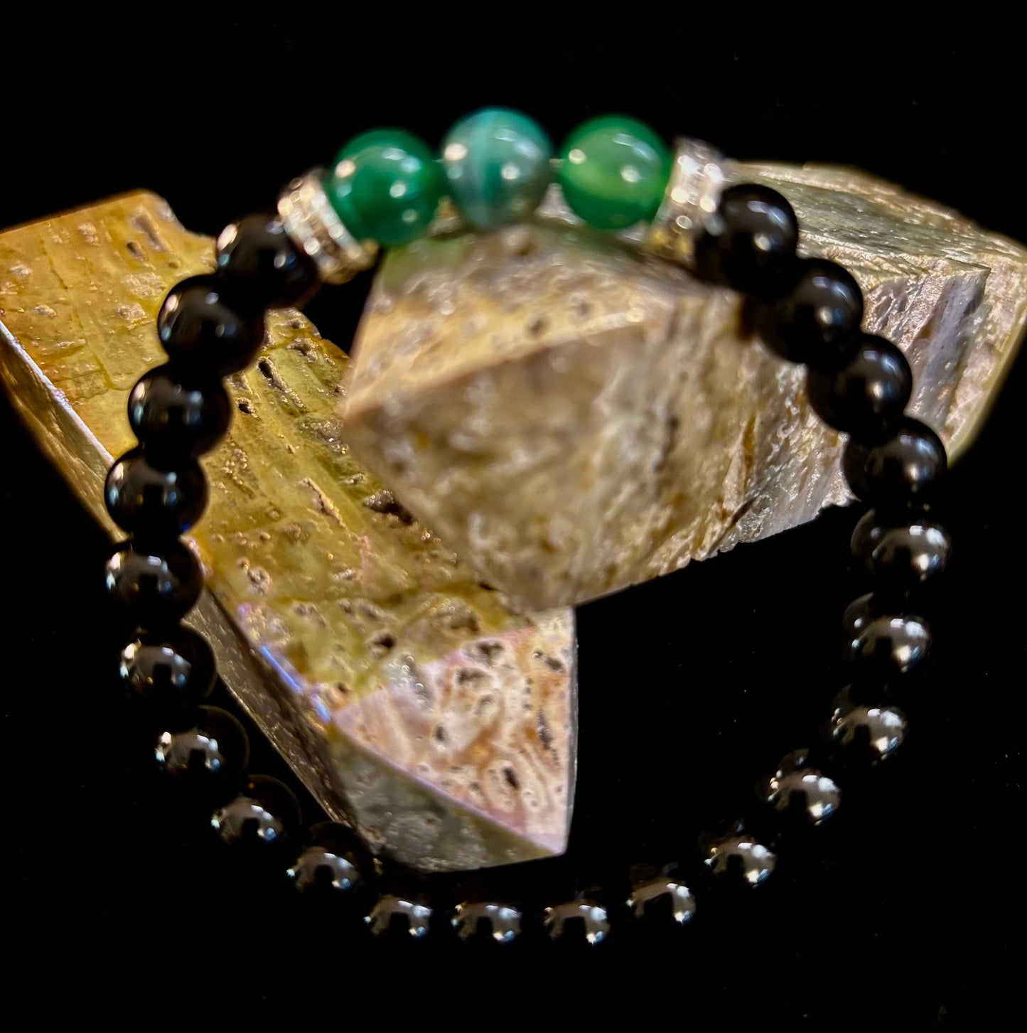 Pulsera Elástica de Piedra Natural Verde – Hecha a Mano en Turquía