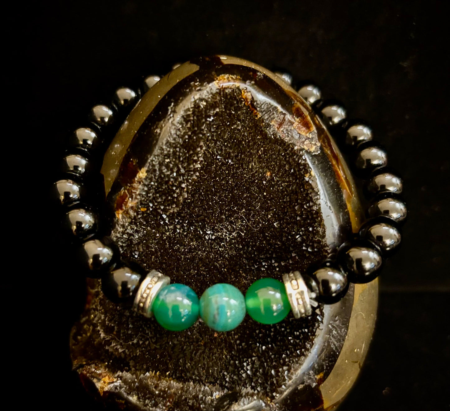 Pulsera Elástica de Piedra Natural Verde – Hecha a Mano en Turquía