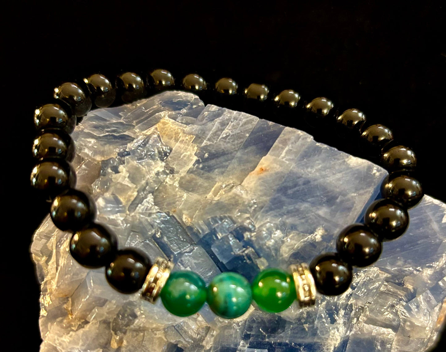 Pulsera Elástica de Piedra Natural Verde – Hecha a Mano en Turquía