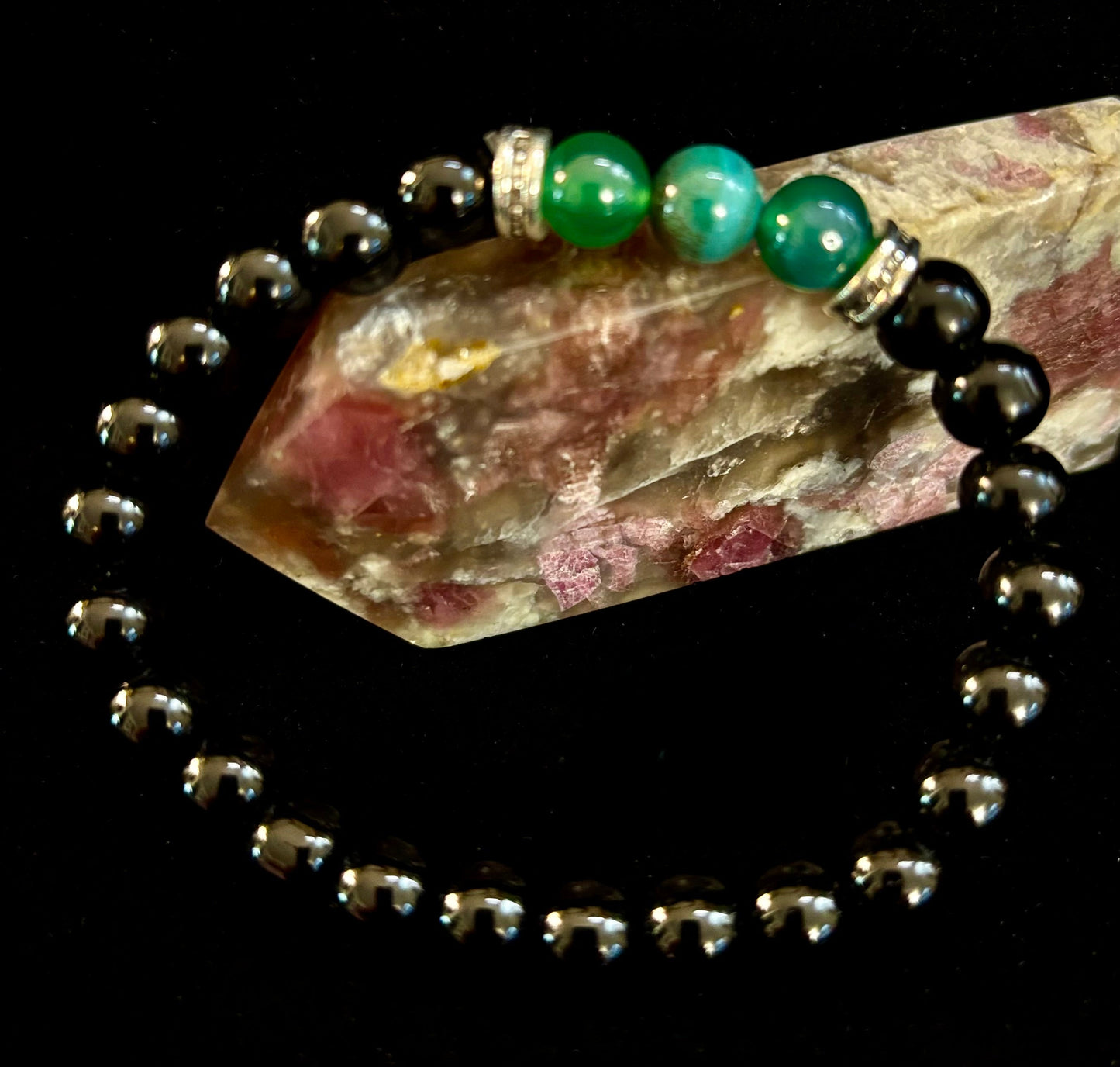 Pulsera Elástica de Piedra Natural Verde – Hecha a Mano en Turquía