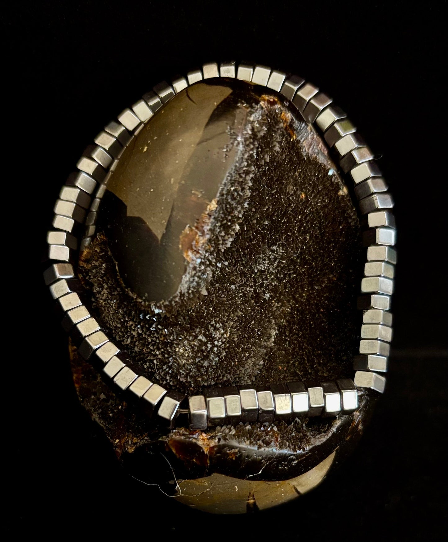Pulsera de cuentas geométrica retro – Diseñada para muñecas grandes a extragrandes