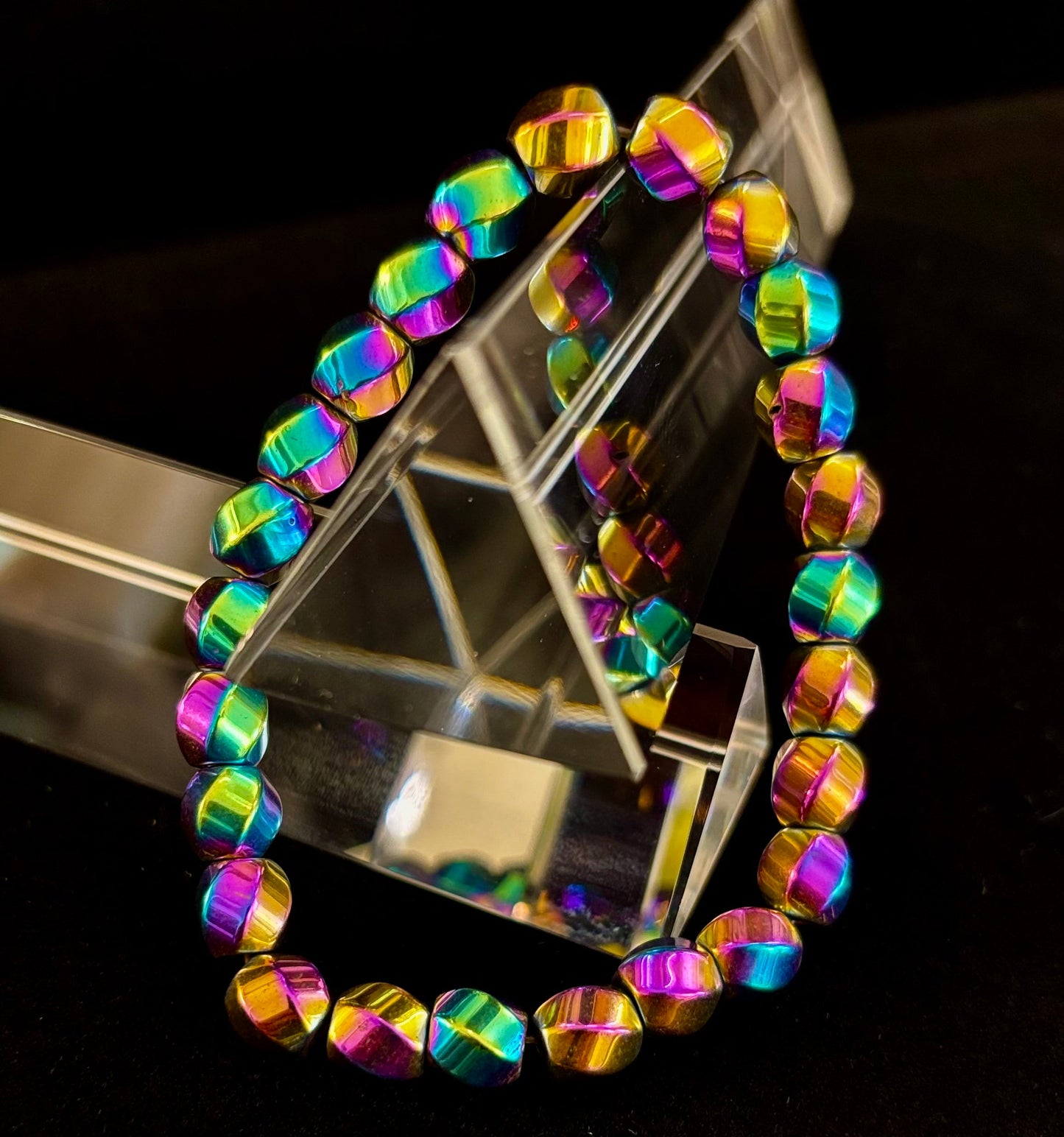 Pulsera de cuentas geométricas estilo arcoíris – Orgullo y poder LGBTQ+ para muñecas medianas y grandes