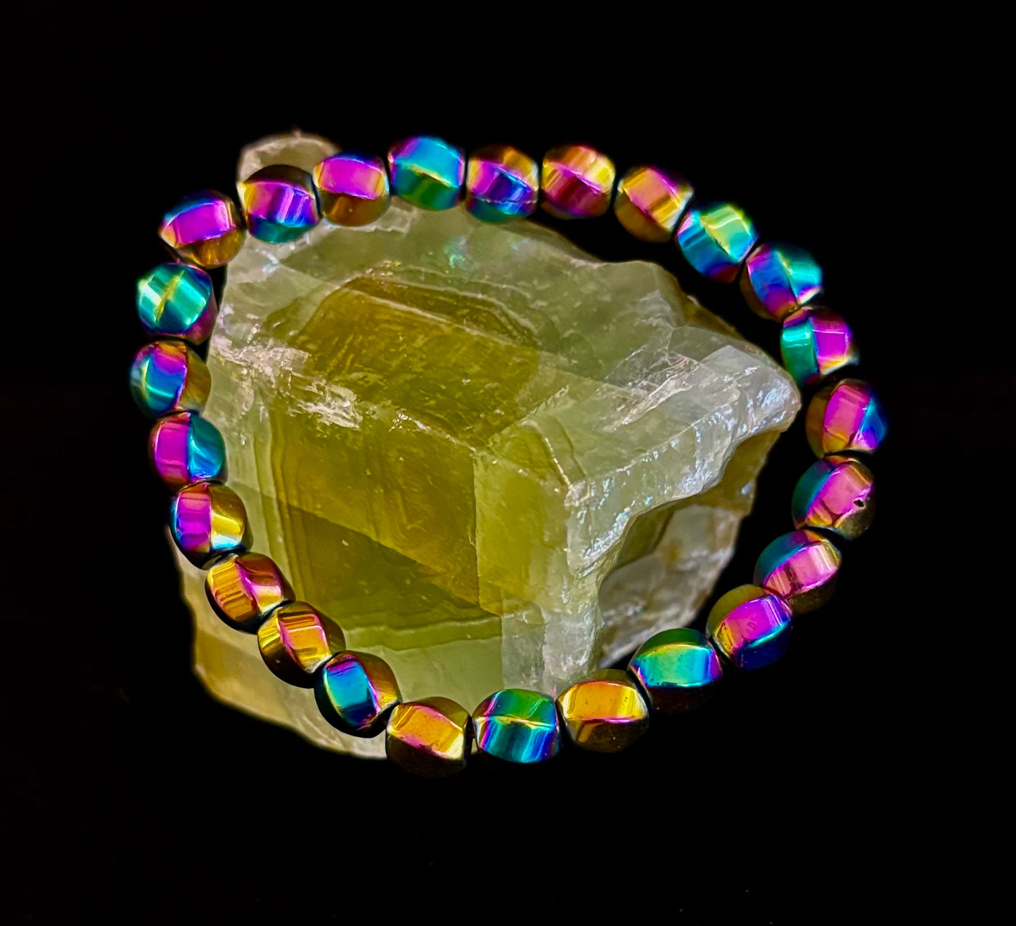 Pulsera de cuentas geométricas estilo arcoíris – Orgullo y poder LGBTQ+ para muñecas medianas y grandes