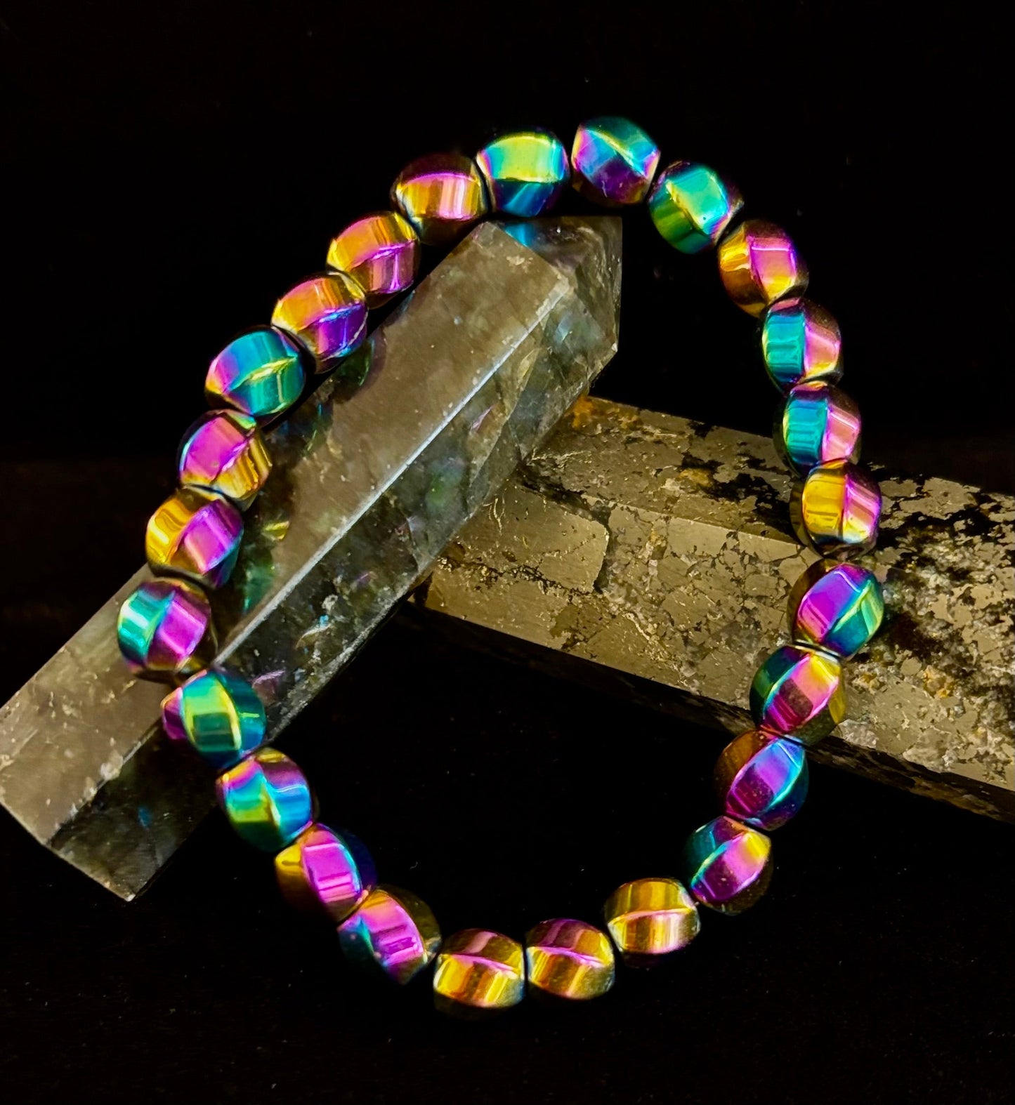 Pulsera de cuentas geométricas estilo arcoíris – Orgullo y poder LGBTQ+ para muñecas medianas y grandes
