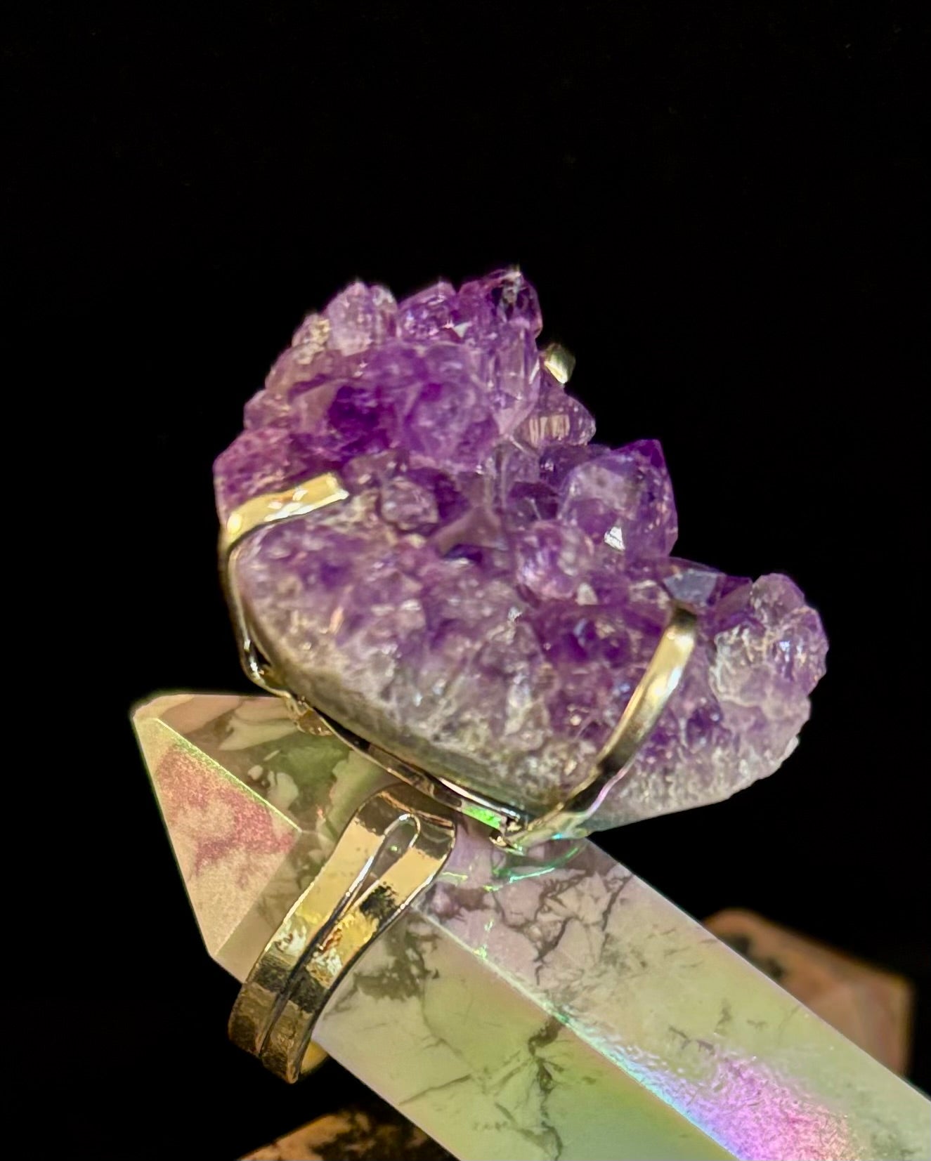 Anillo llamativo de geoda de amatista natural – Hecho a mano en Brasil