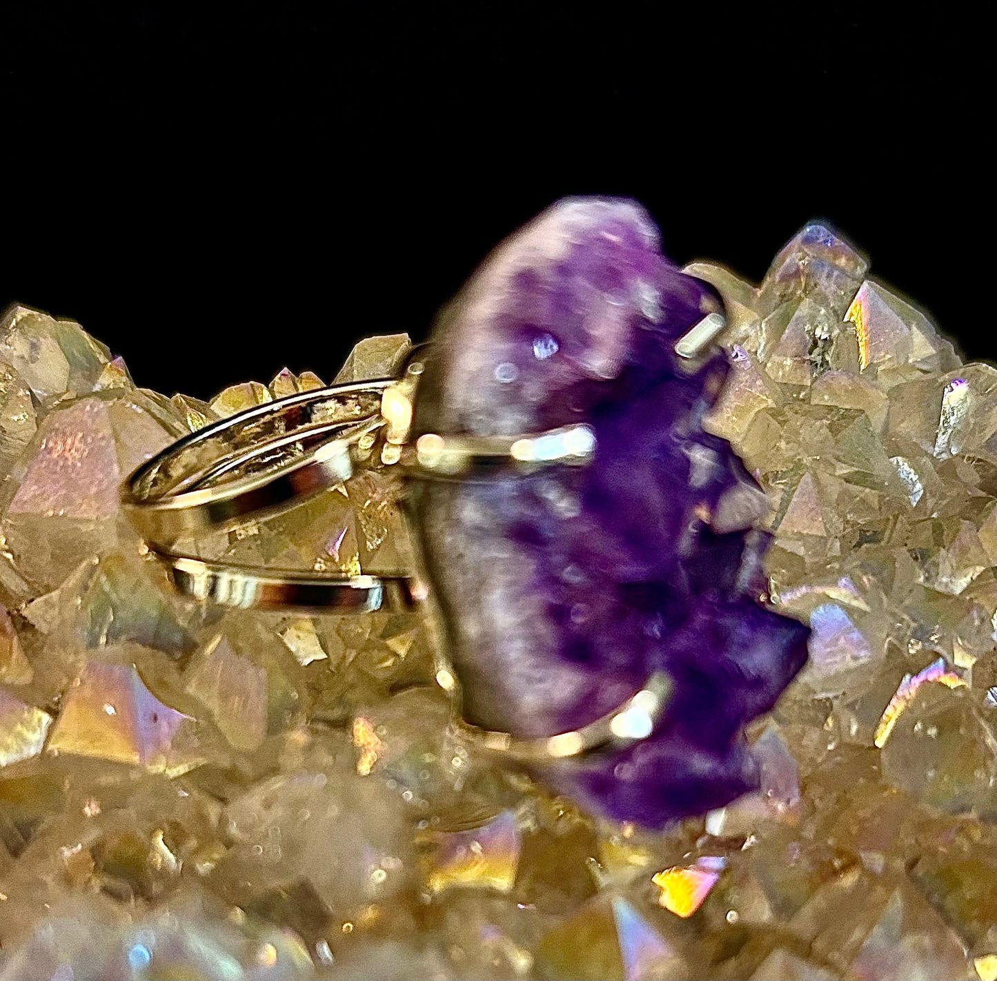 Anillo llamativo de geoda de amatista natural – Hecho a mano en Brasil