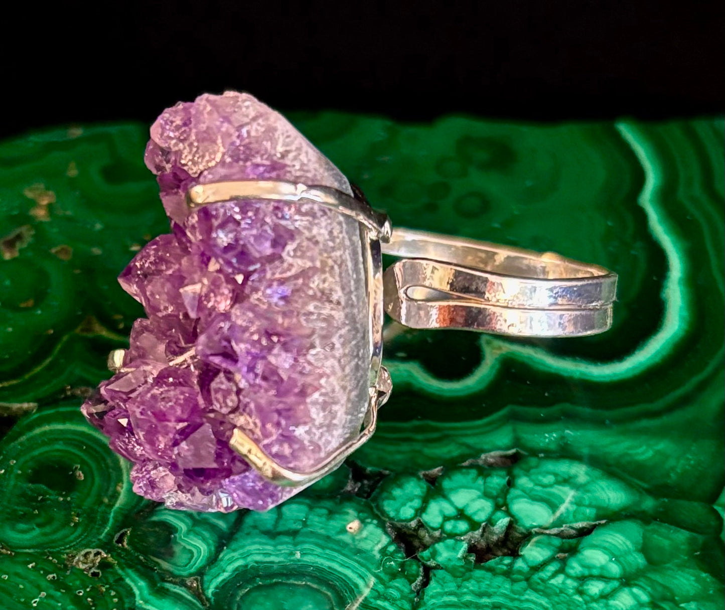 Anillo llamativo de geoda de amatista natural – Hecho a mano en Brasil