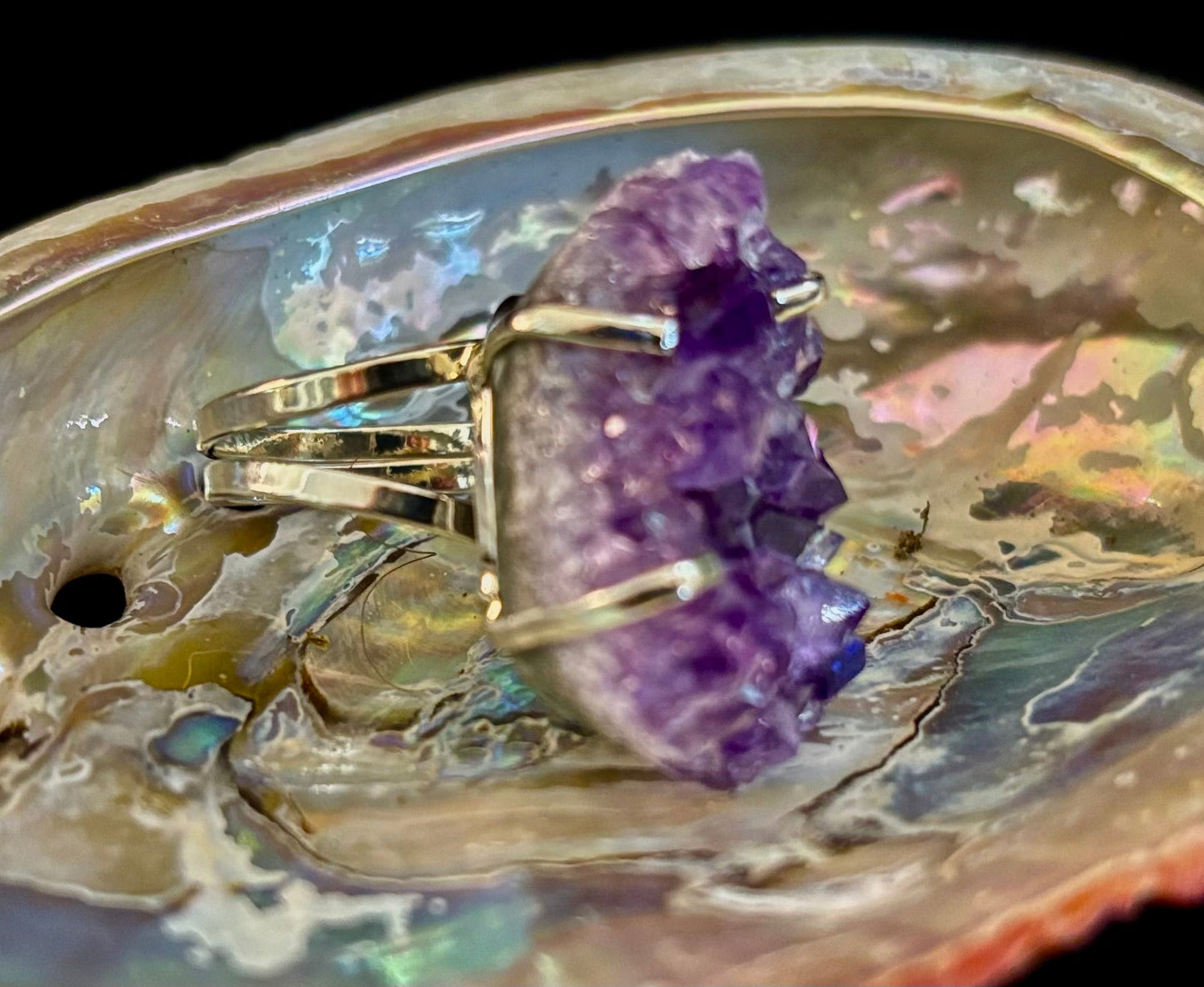 Anillo llamativo de geoda de amatista natural – Hecho a mano en Brasil