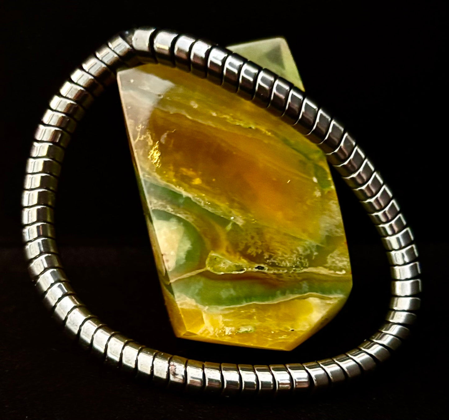 🐍 Brazalete Estilo Hueso de Serpiente – Pieza de Poder Atrevida y Moderna