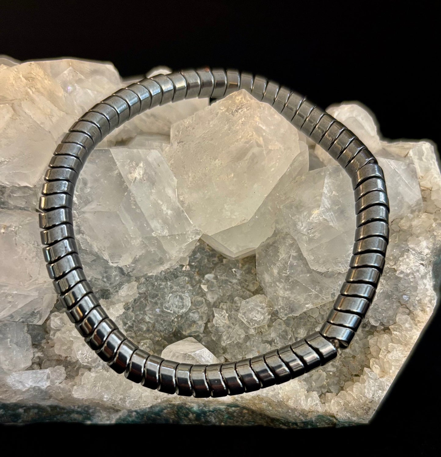 🐍 Brazalete Estilo Hueso de Serpiente – Pieza de Poder Atrevida y Moderna